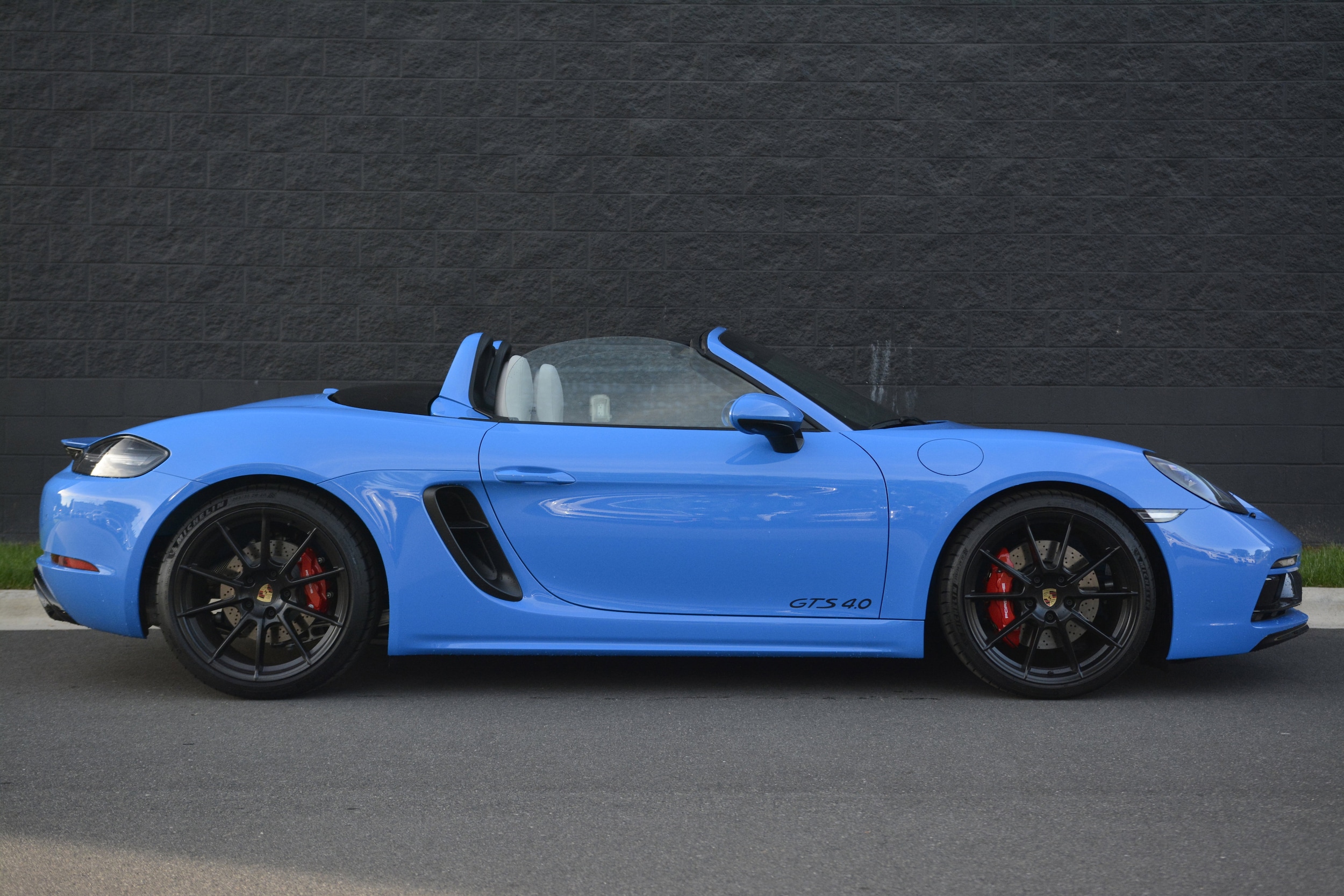 2025 Porsche 718 Boxster GTS 4.0 photo 3