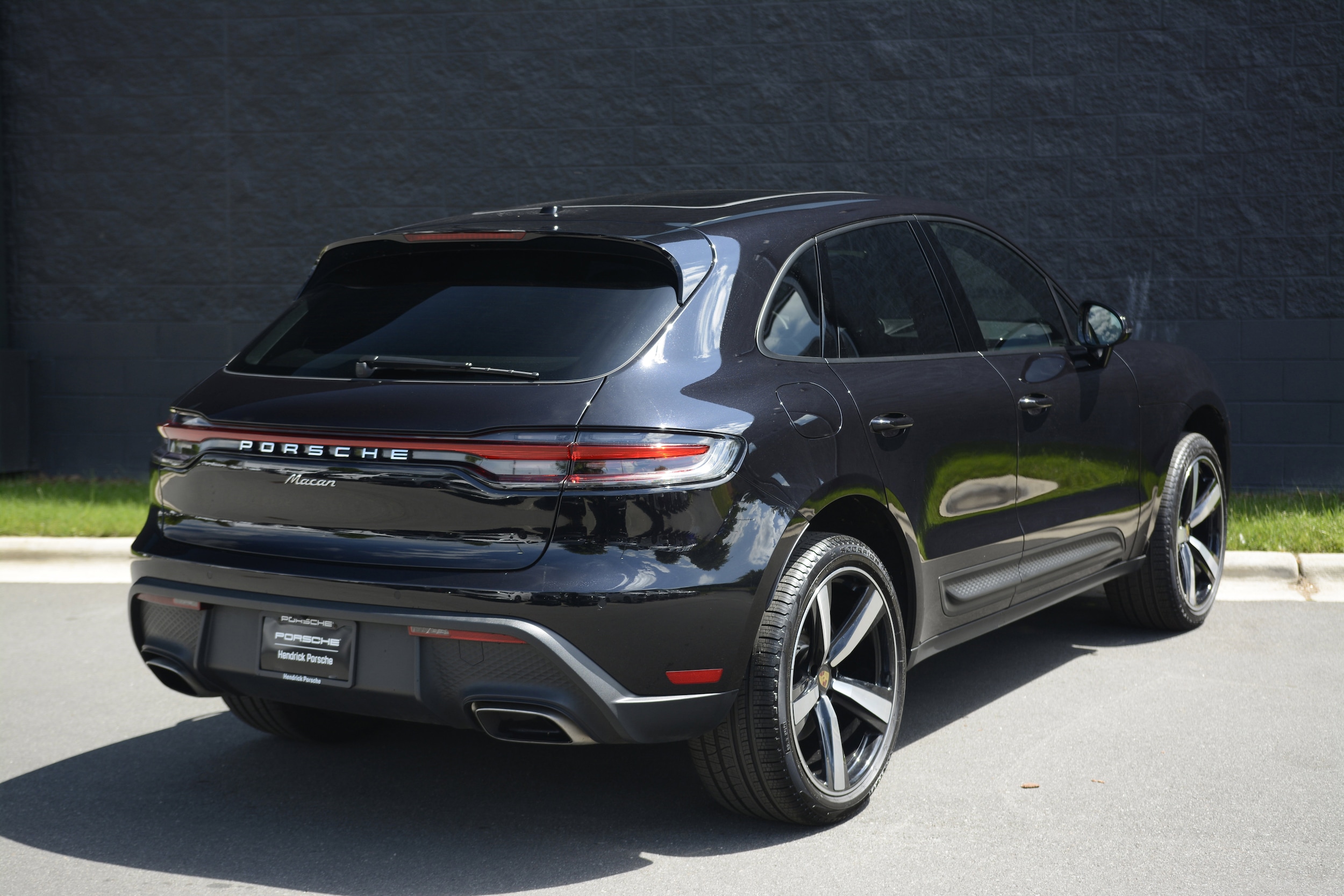 2026 Porsche Macan photo 6