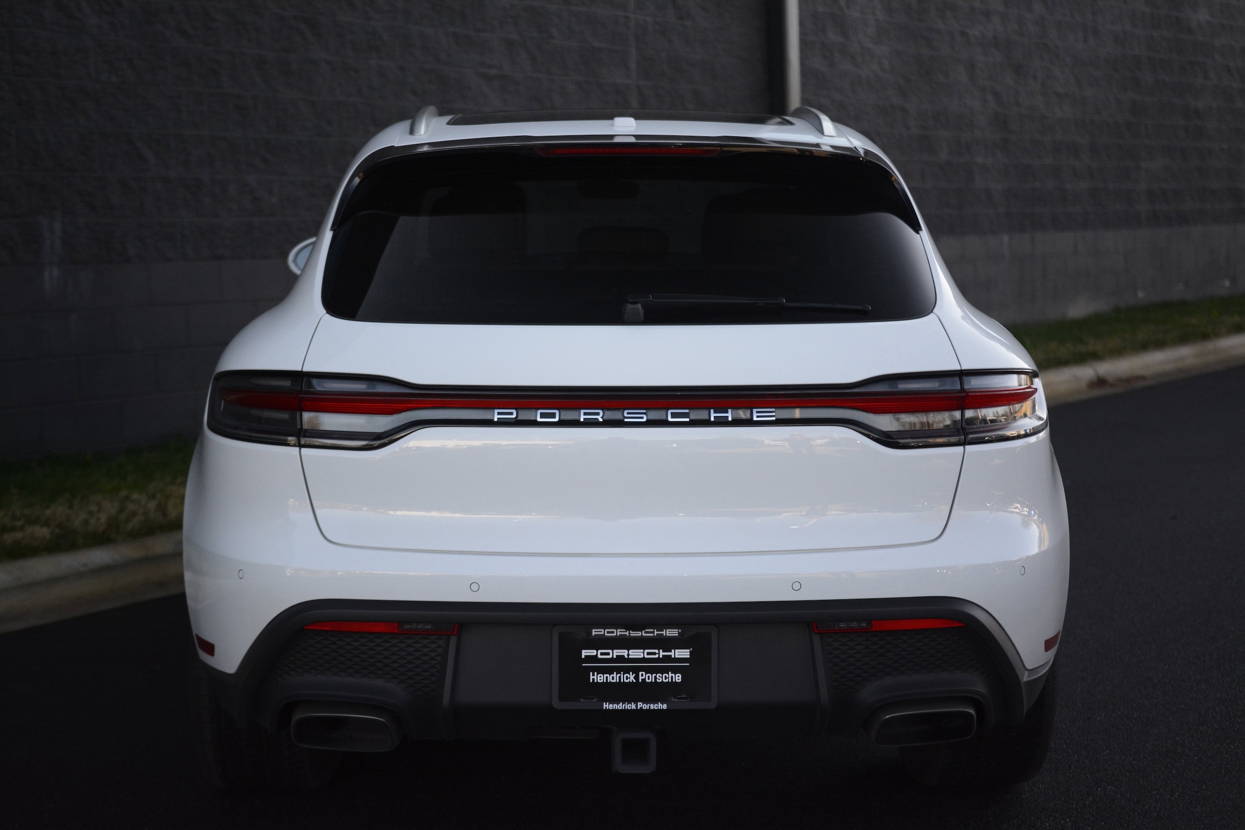 2025 Porsche Macan photo 5