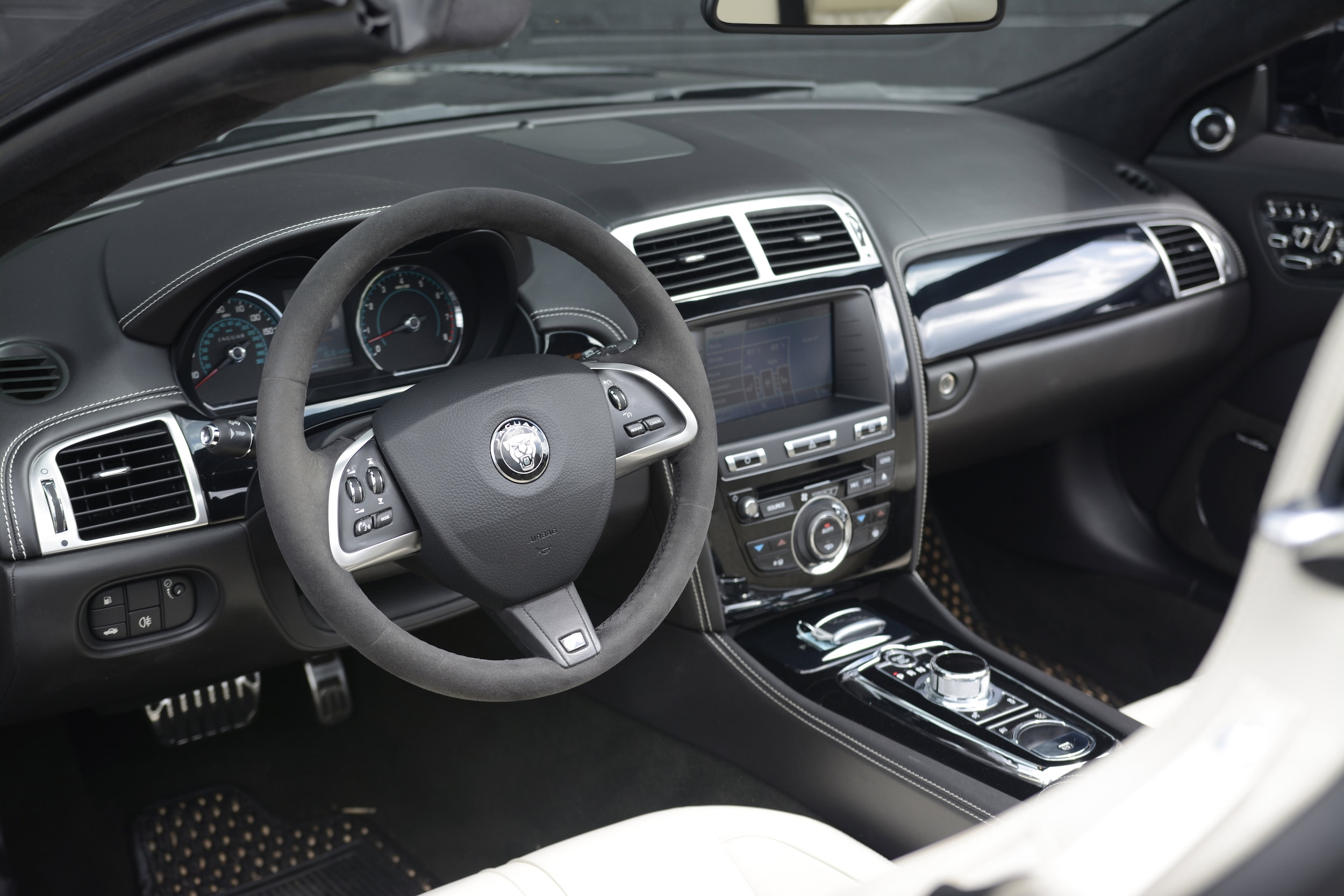 Jaguar XKR