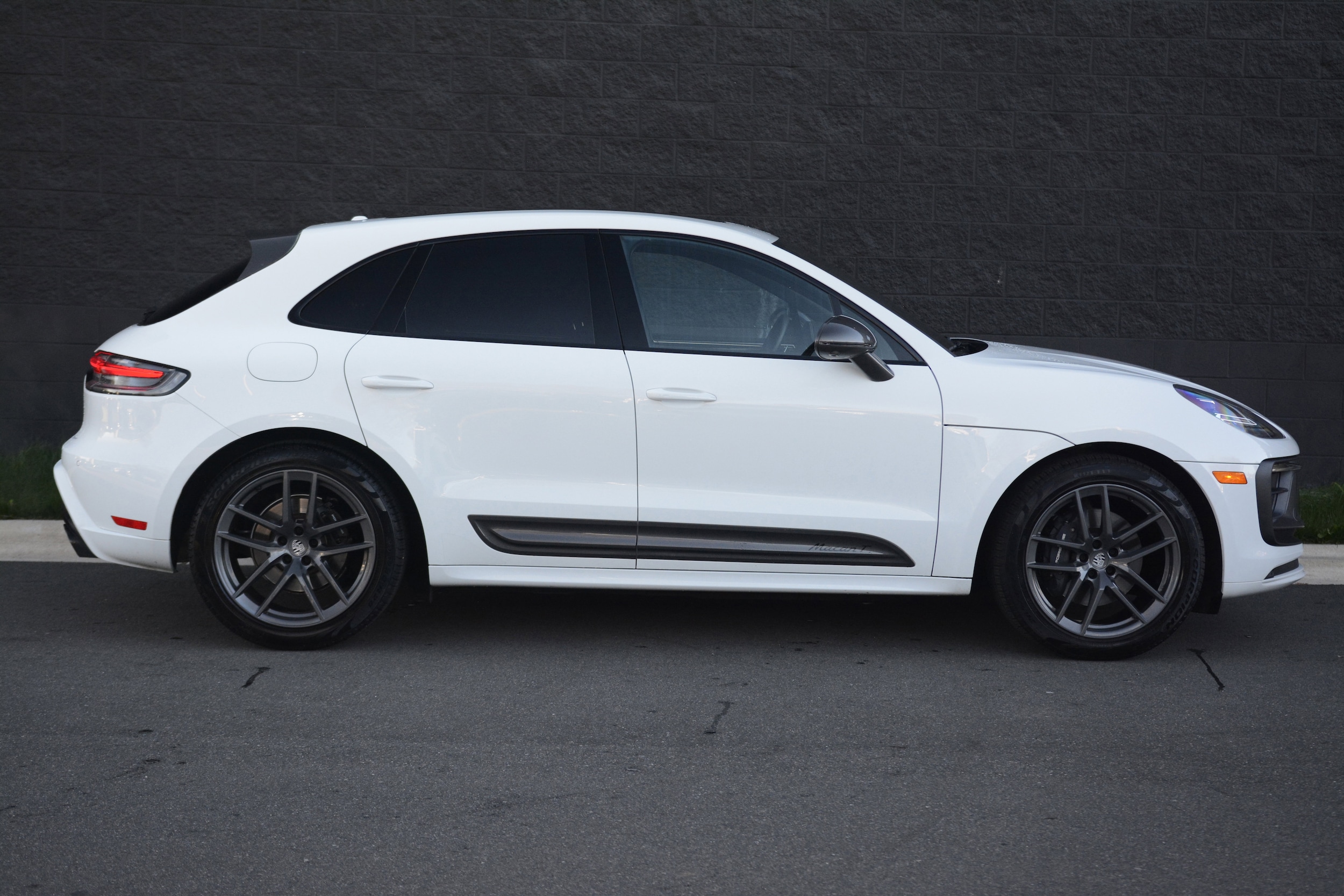 2025 Porsche Macan T photo 3