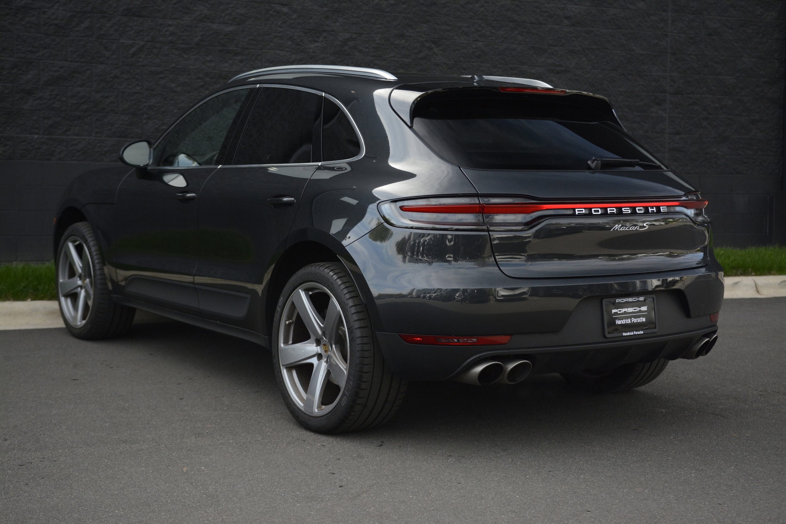 2020 Porsche Macan S photo 2