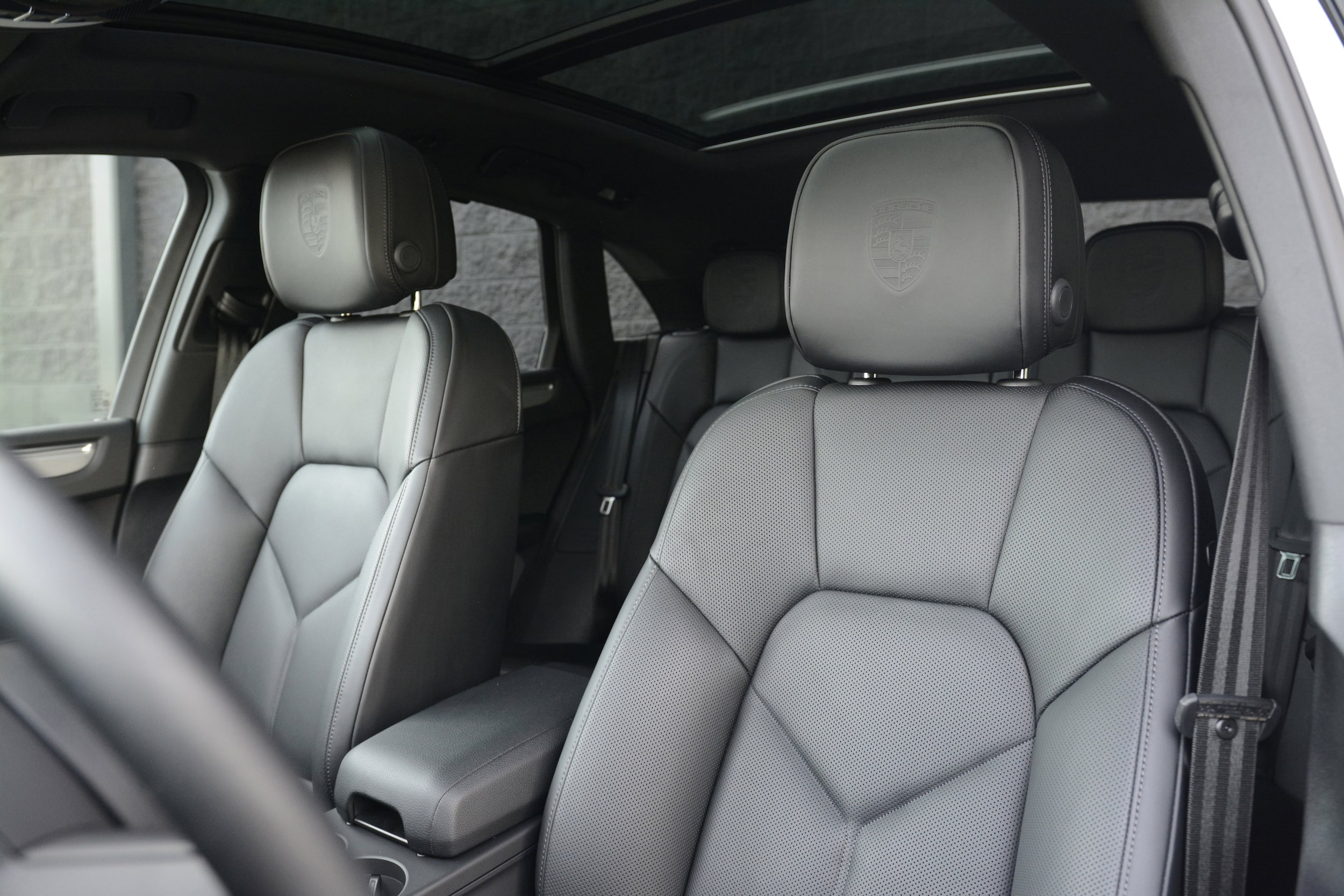 2026 Porsche Macan photo 4