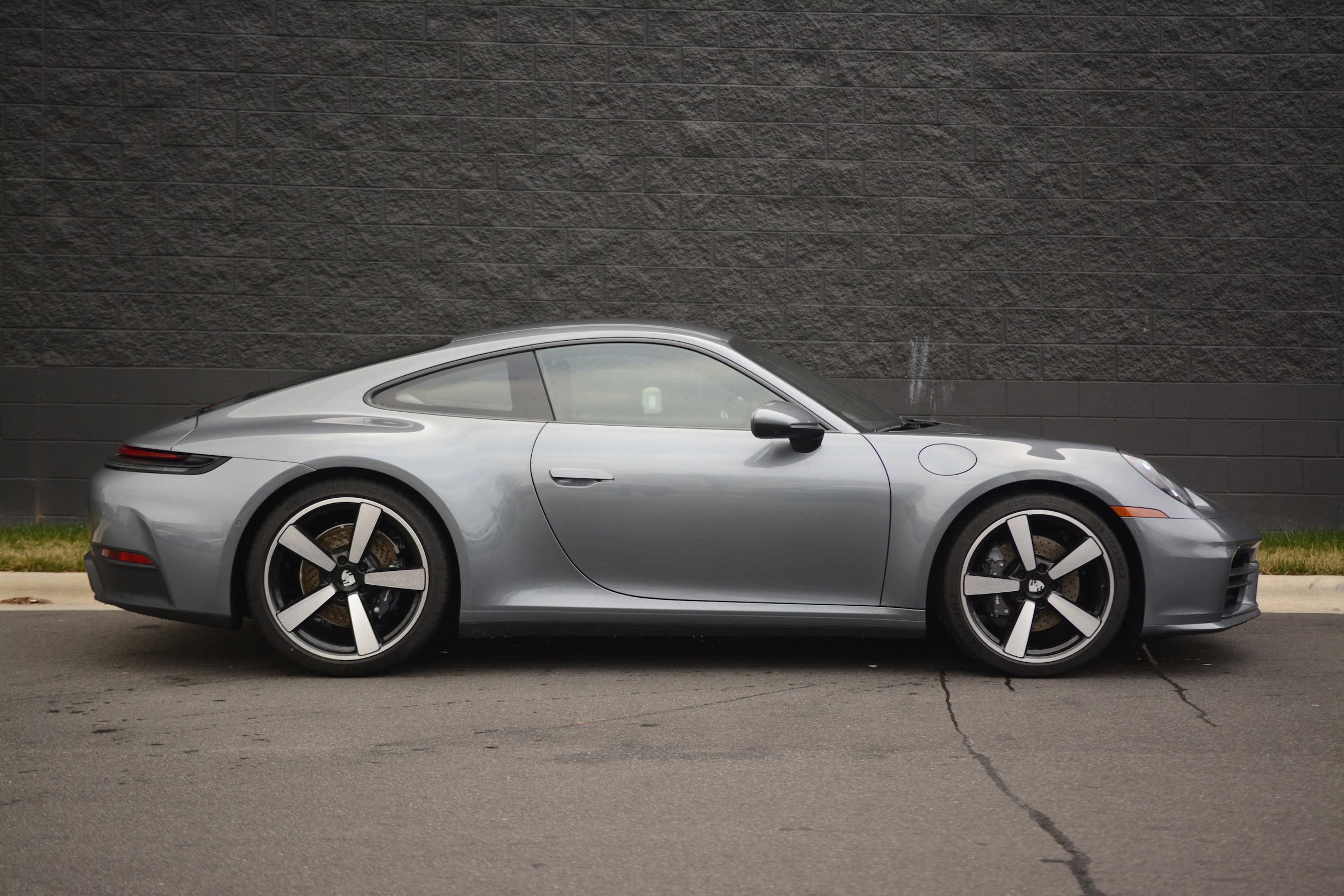 2025 Porsche 911 Carrera photo 3