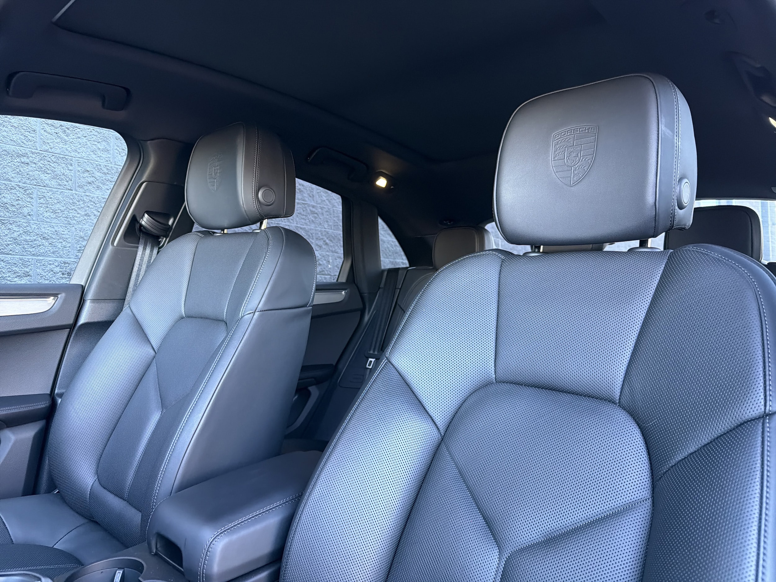 2025 Porsche Macan photo 4