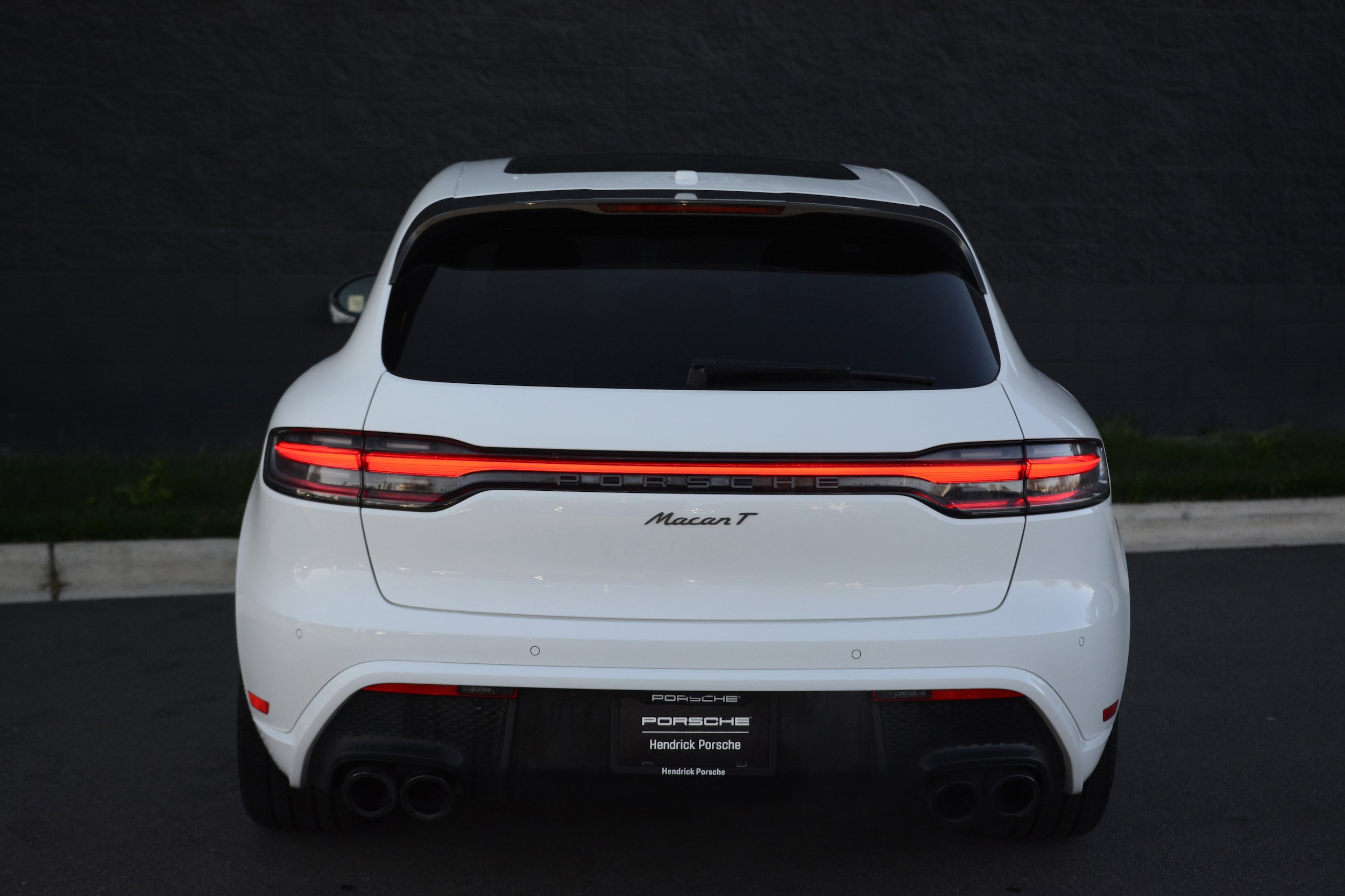 2025 Porsche Macan T photo 5