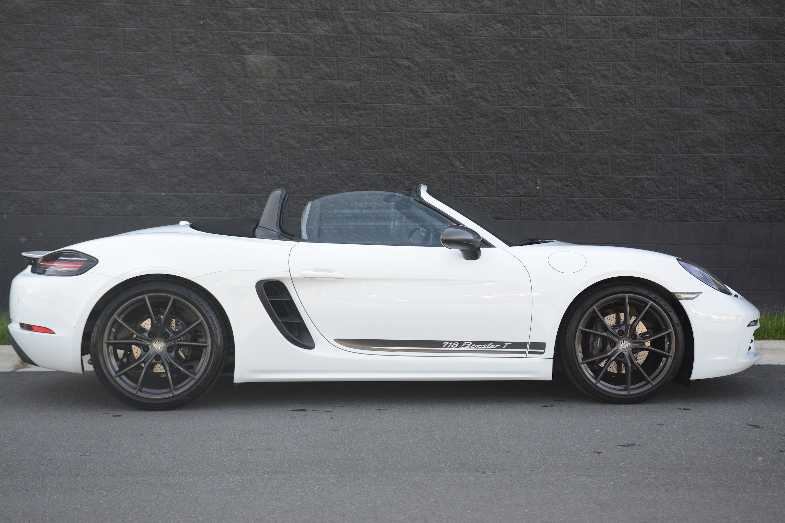 2021 Porsche 718 Boxster T photo 3