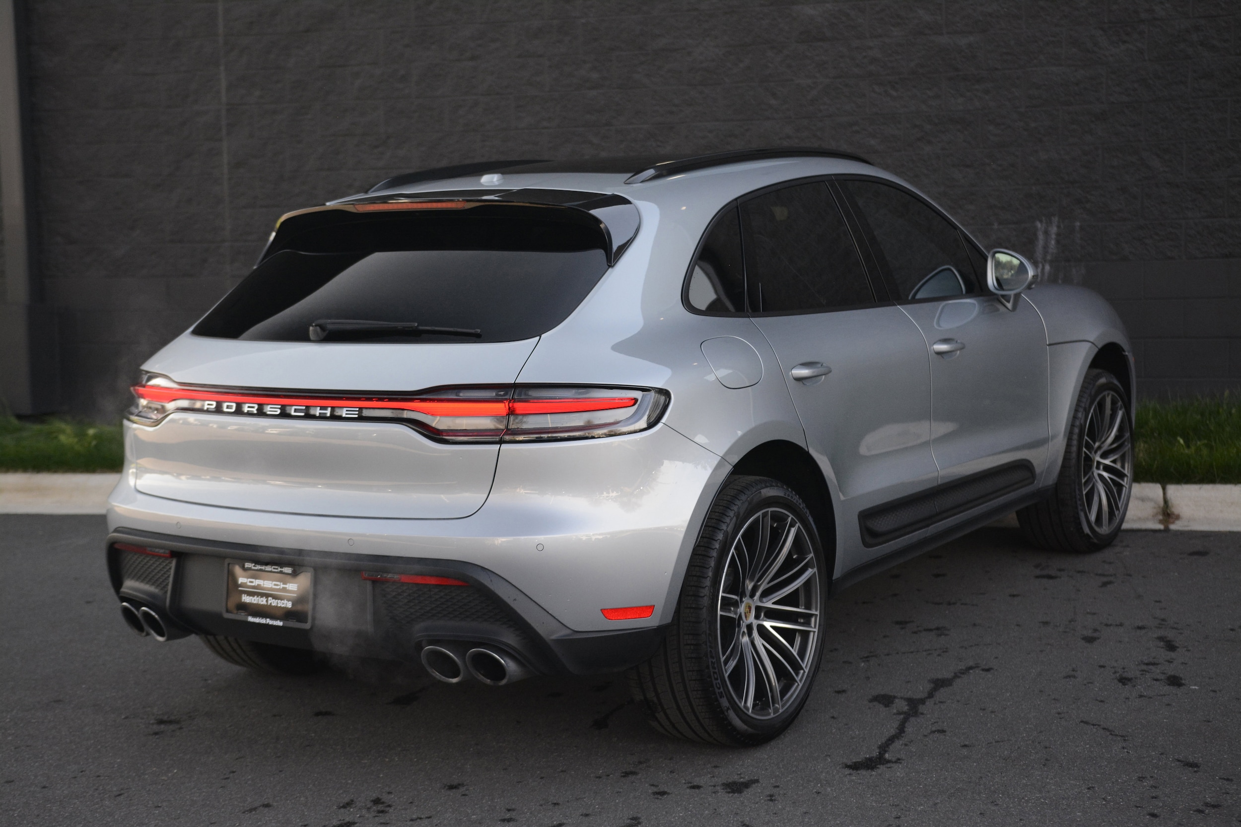 2026 Porsche Macan photo 6