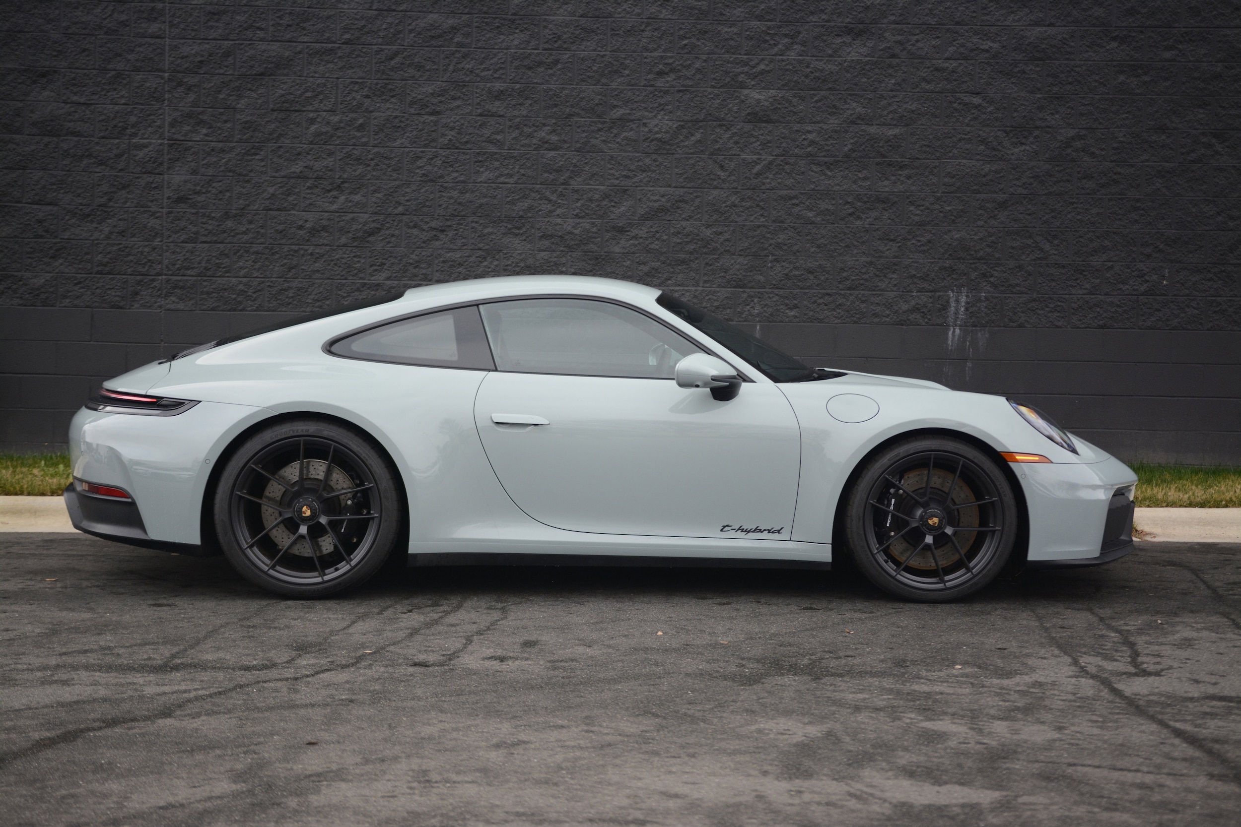 2025 Porsche 911 Carrera GTS photo 3