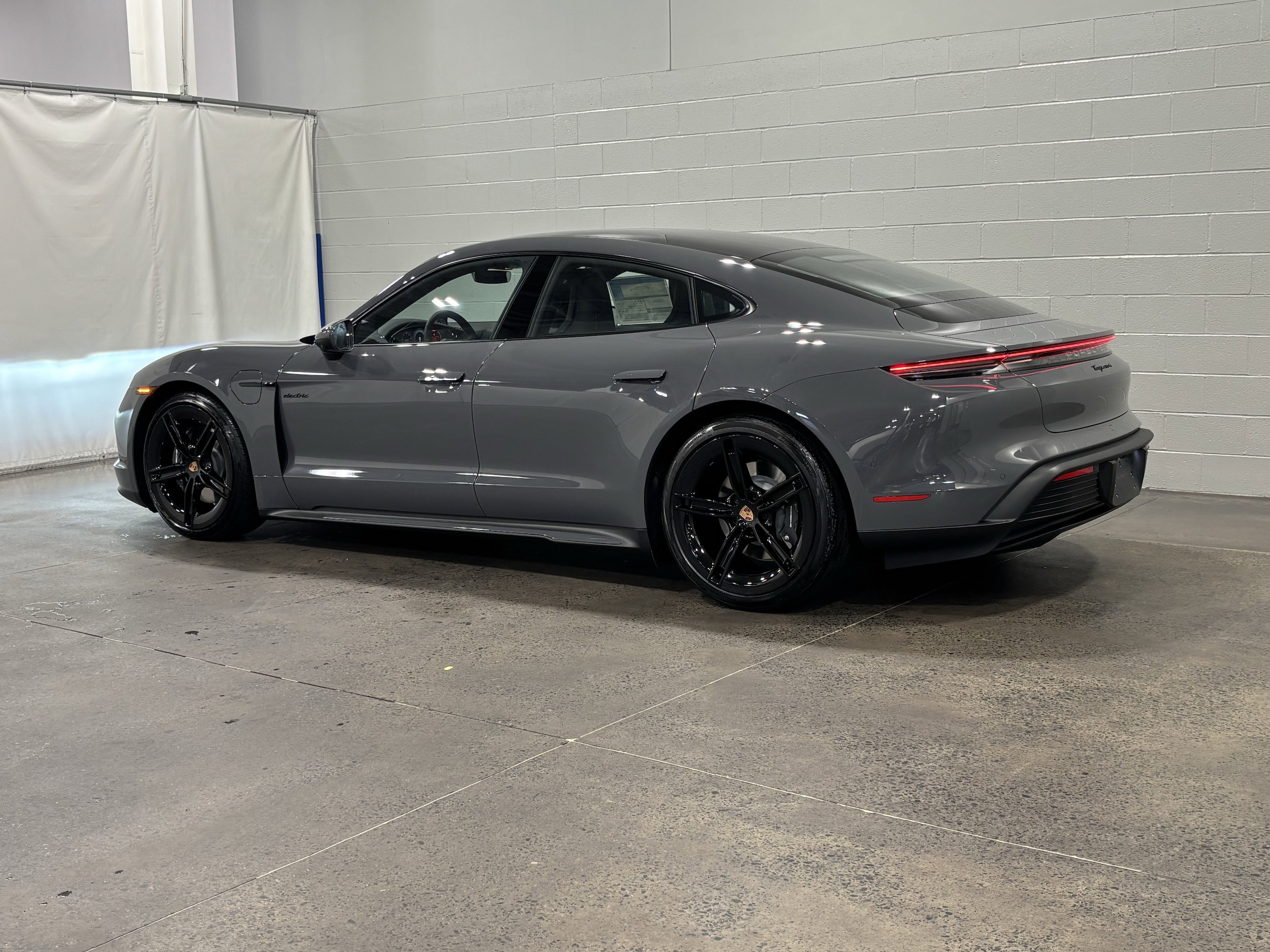 Porsche Taycan 4
