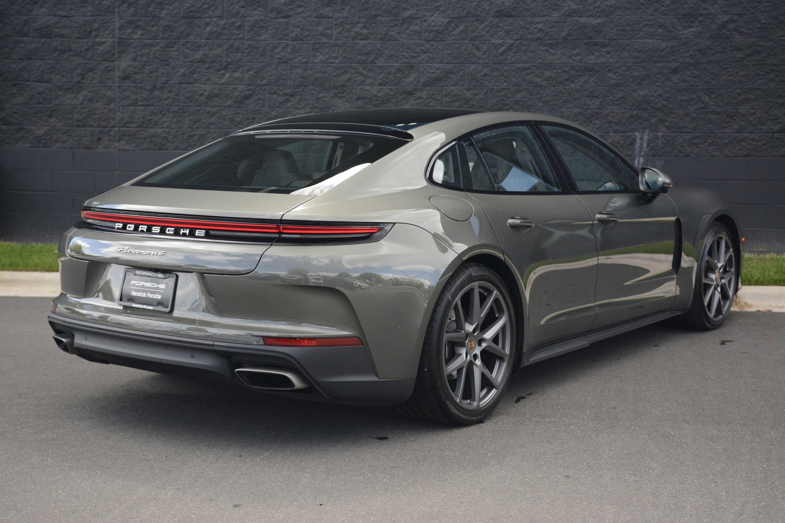 2025 Porsche Panamera 4 photo 6