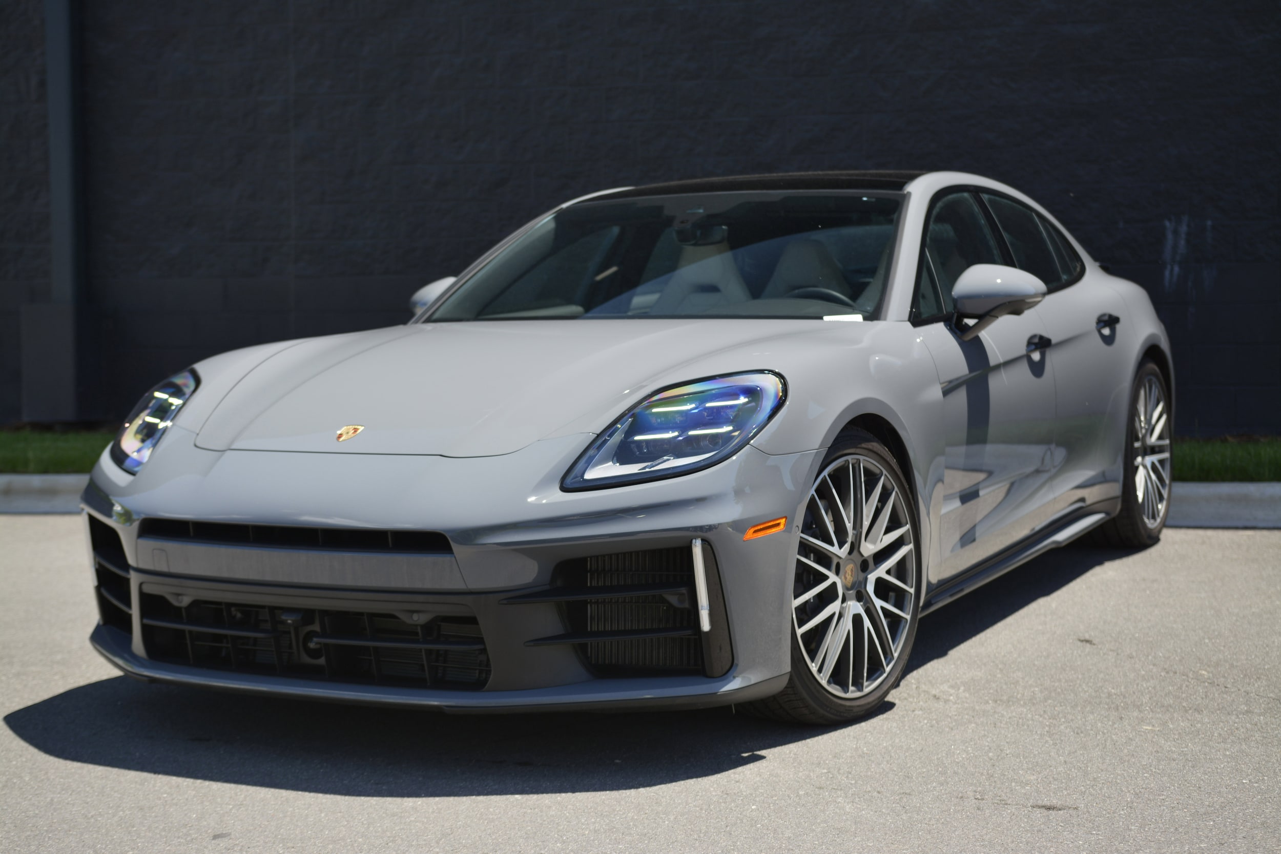 2025 Porsche Panamera 4's photo