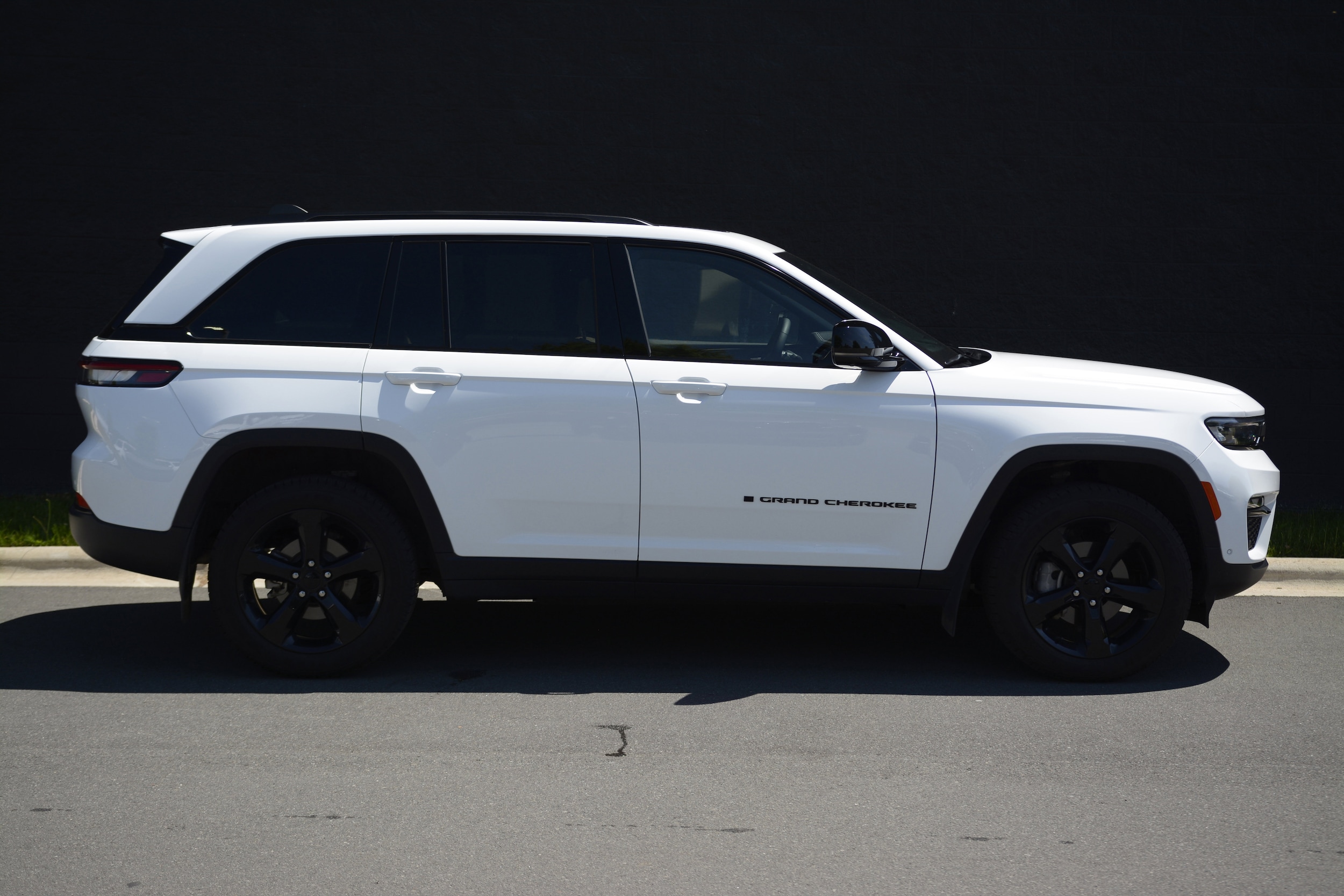 2023 Jeep Grand Cherokee Limited photo 3