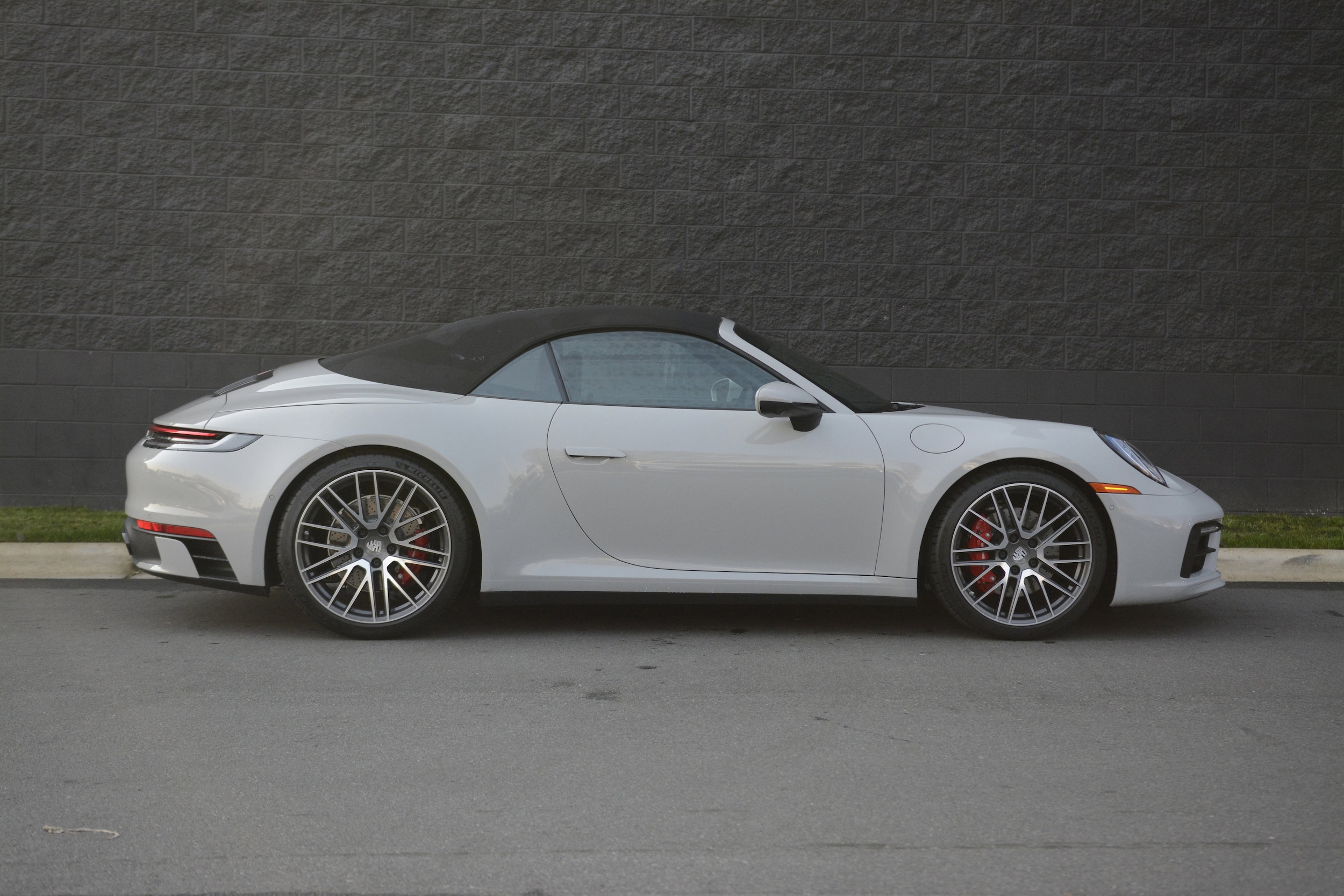 2024 Porsche 911 Carrera 4S photo 3