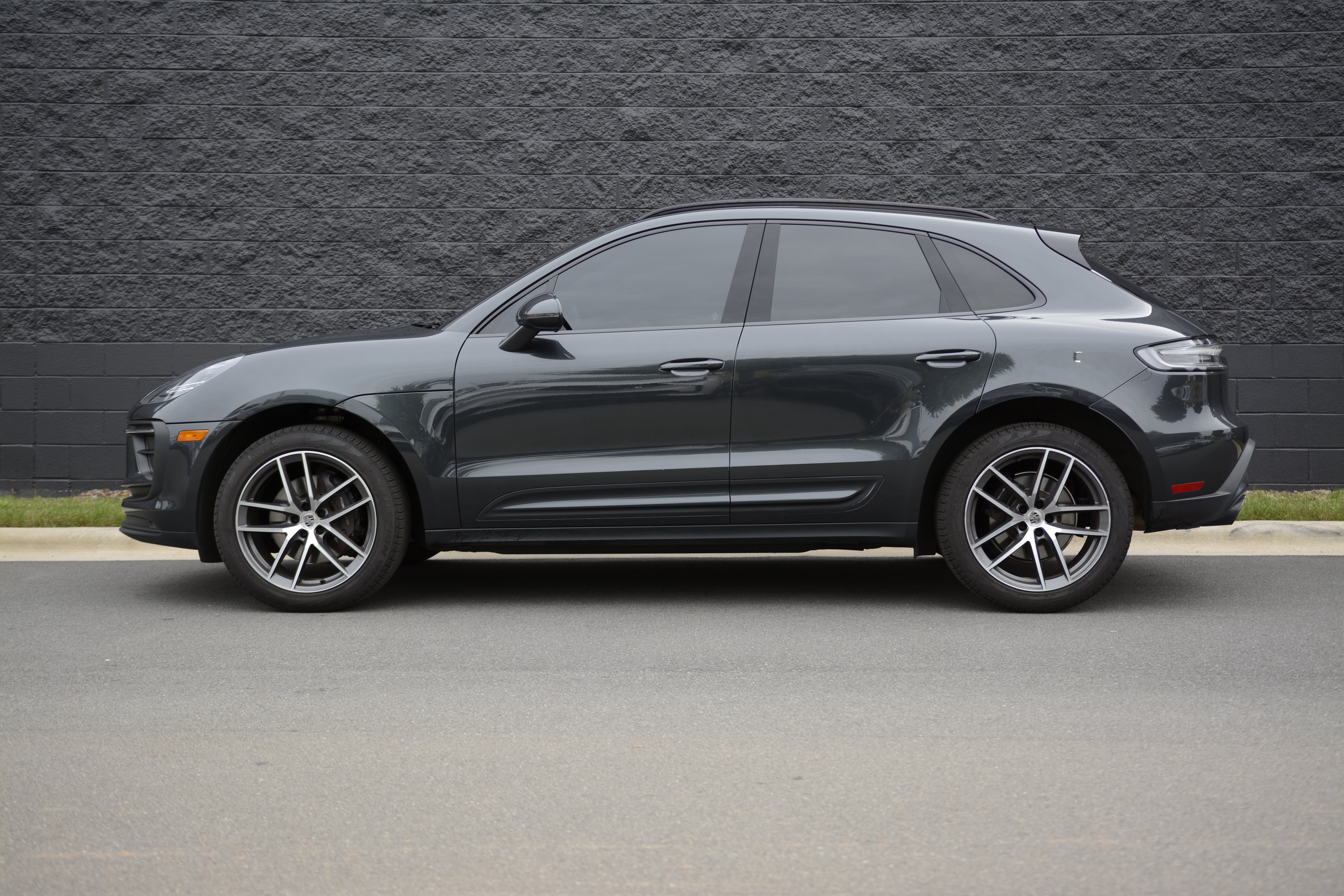 2023 Porsche Macan SUV