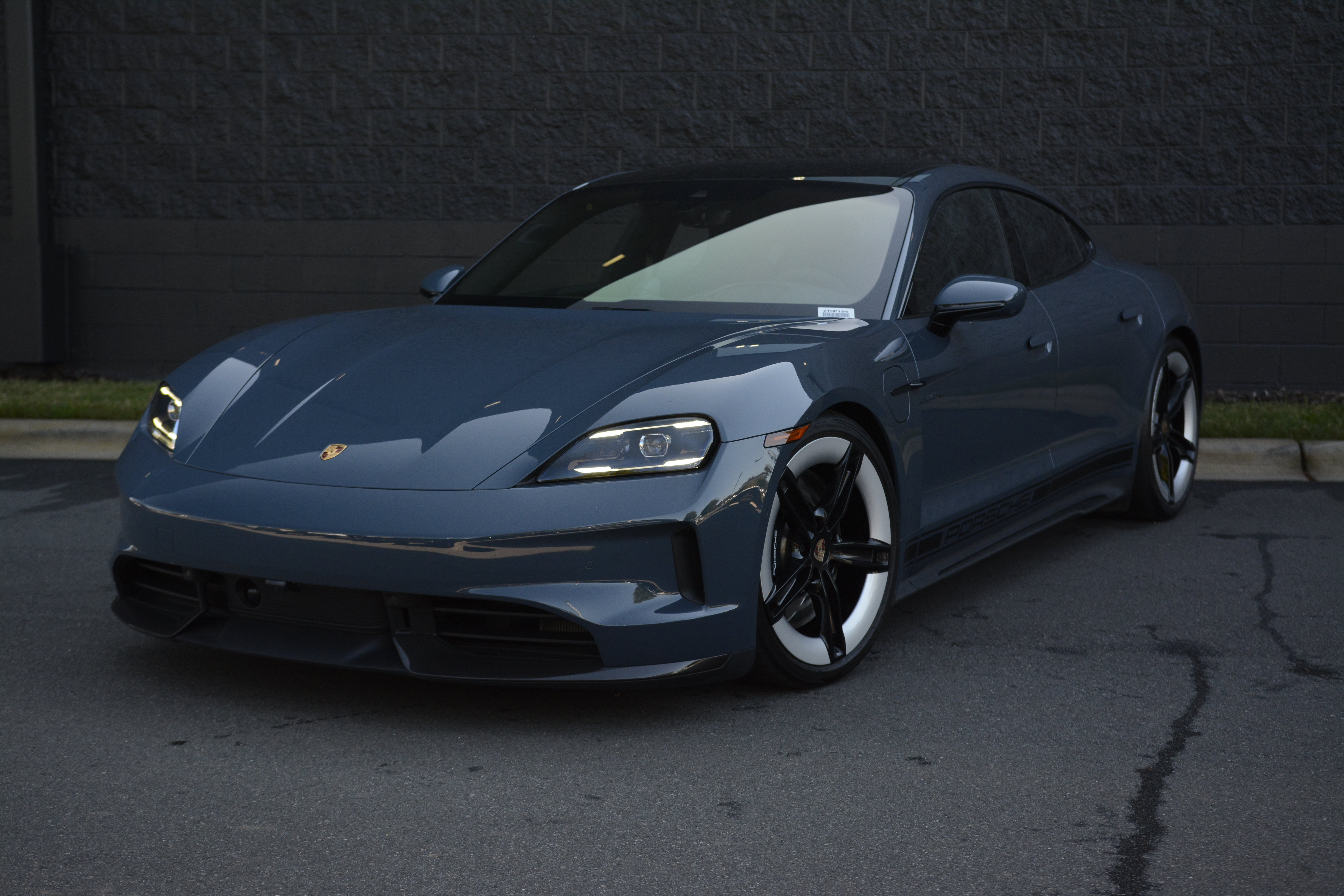  Porsche Taycan