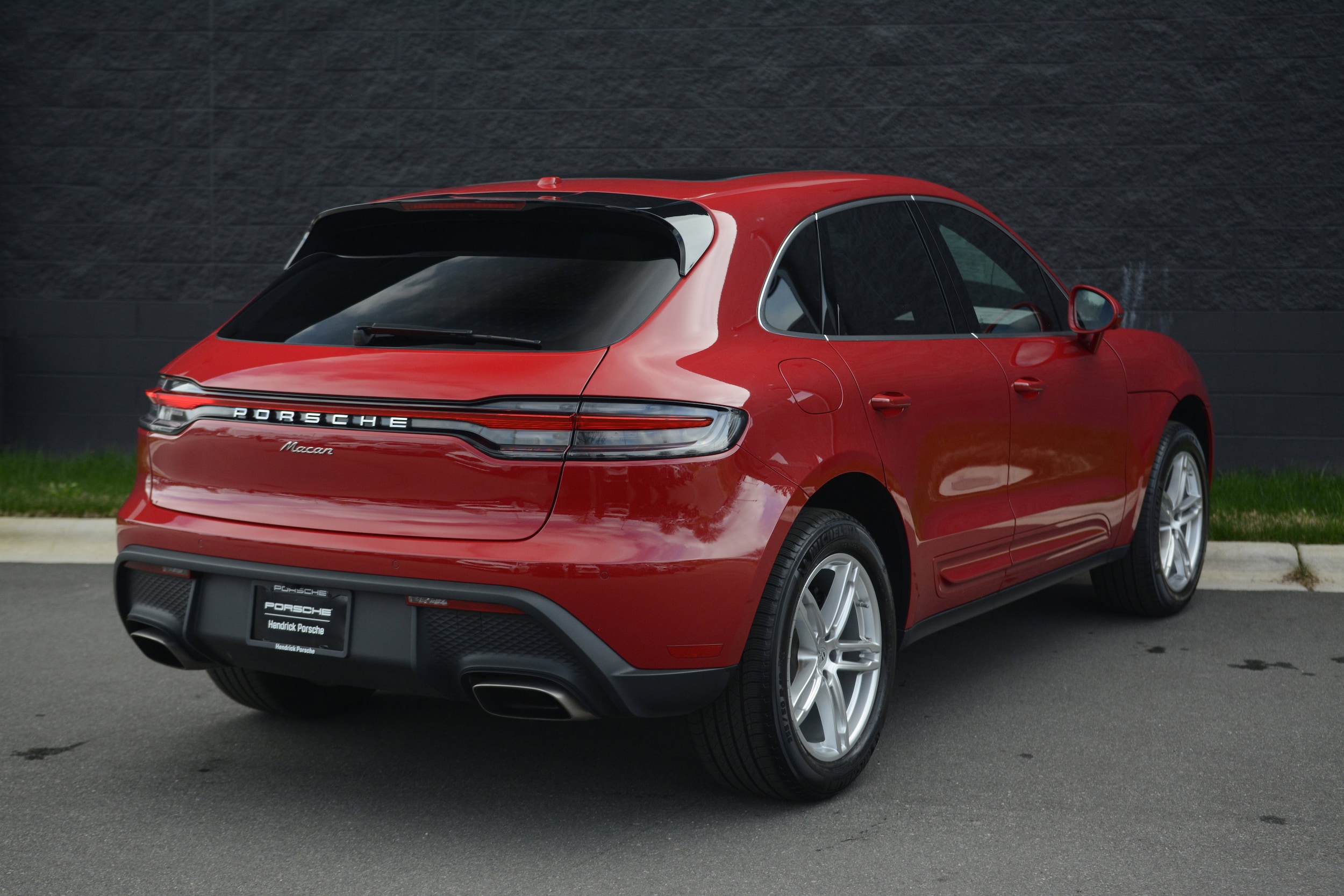 2025 Porsche Macan photo 6