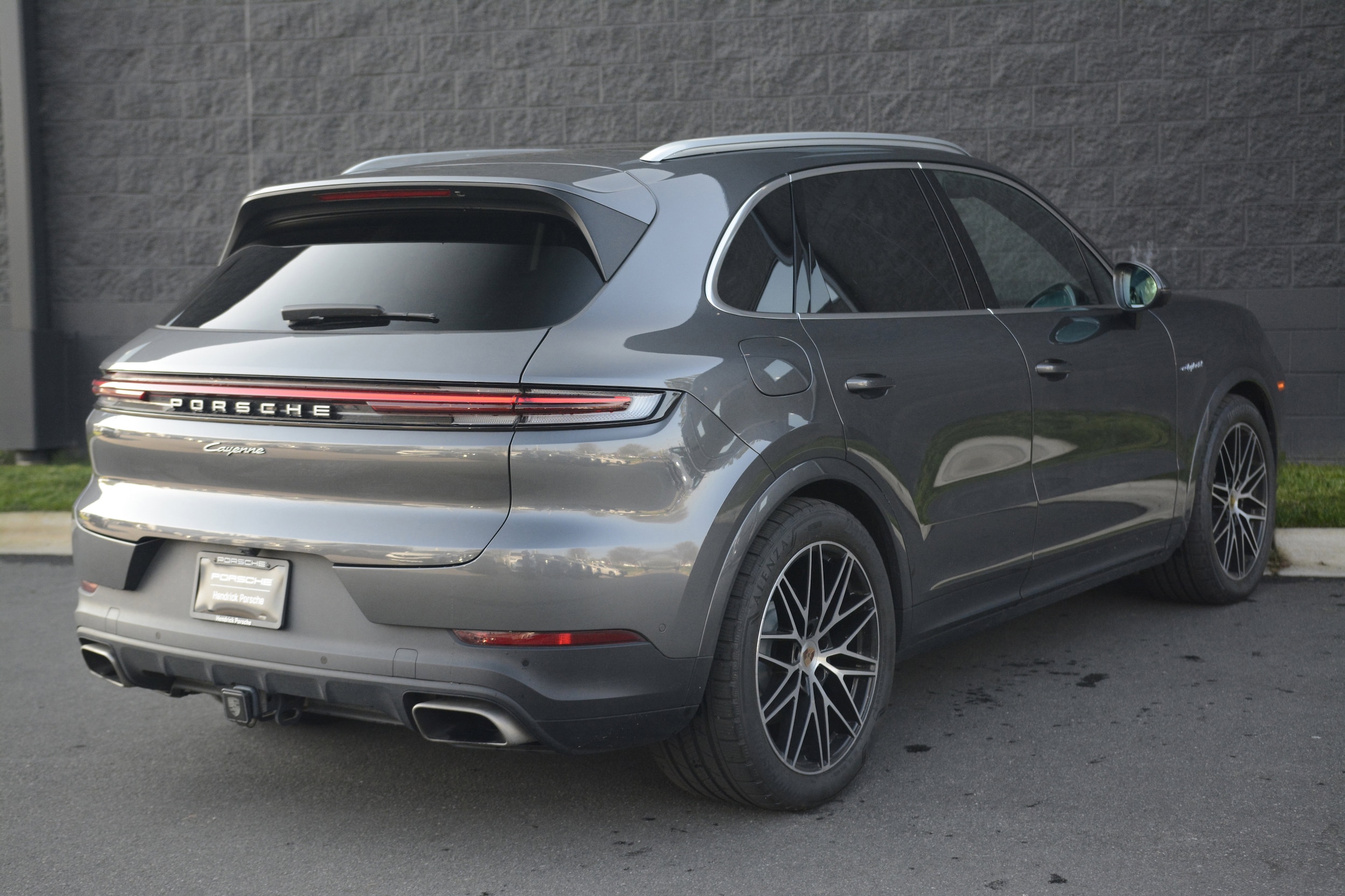 2025 Porsche Cayenne E-Hybrid photo 6