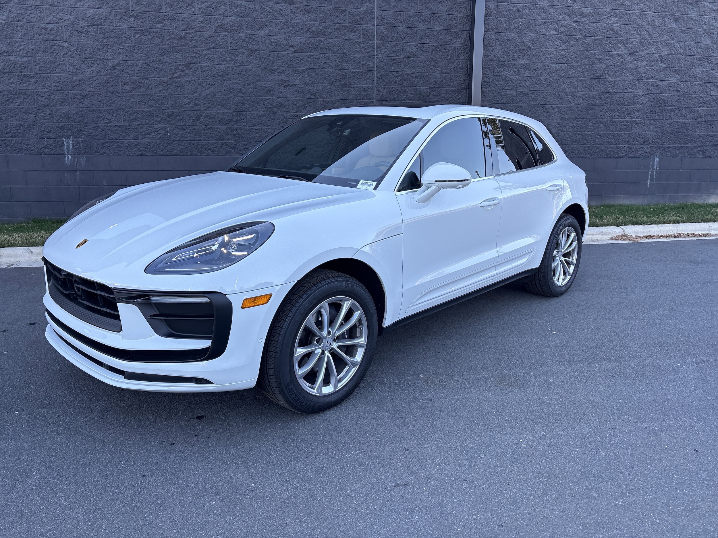 2025 Porsche Macan's photo