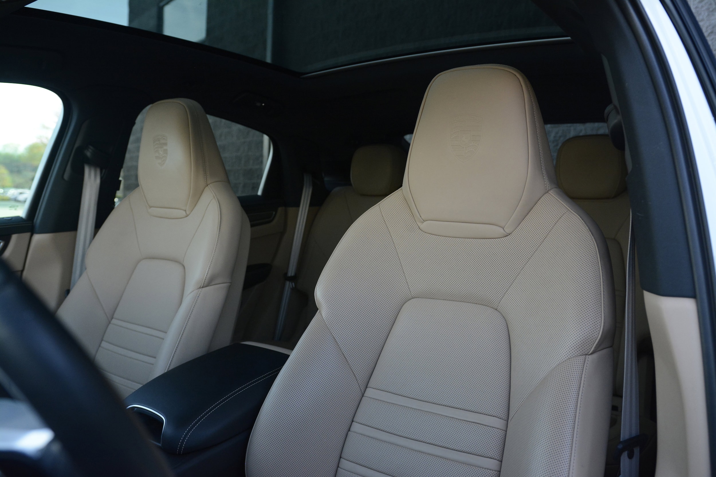 2023 Porsche Cayenne Coupe S Platinum Edition photo 4