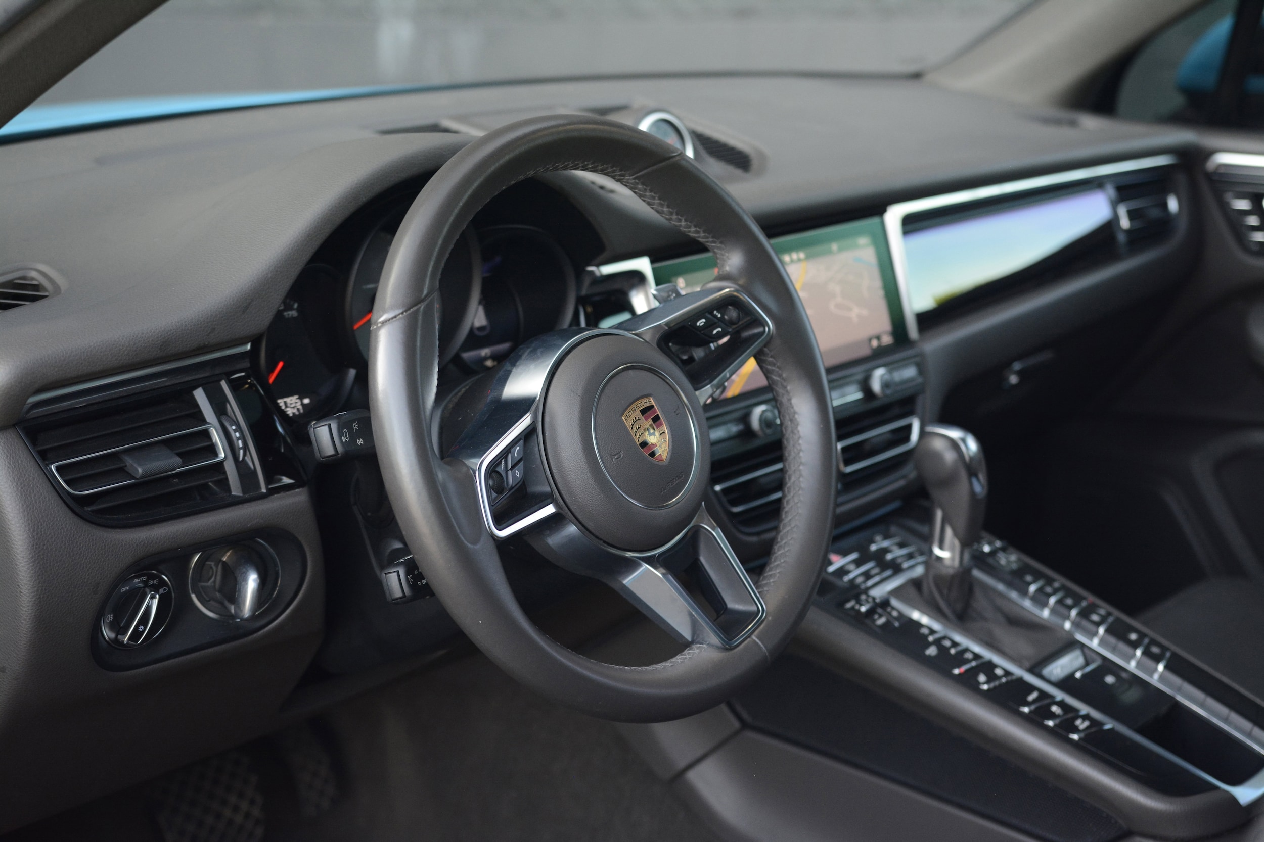 2020 Porsche Macan S photo 2