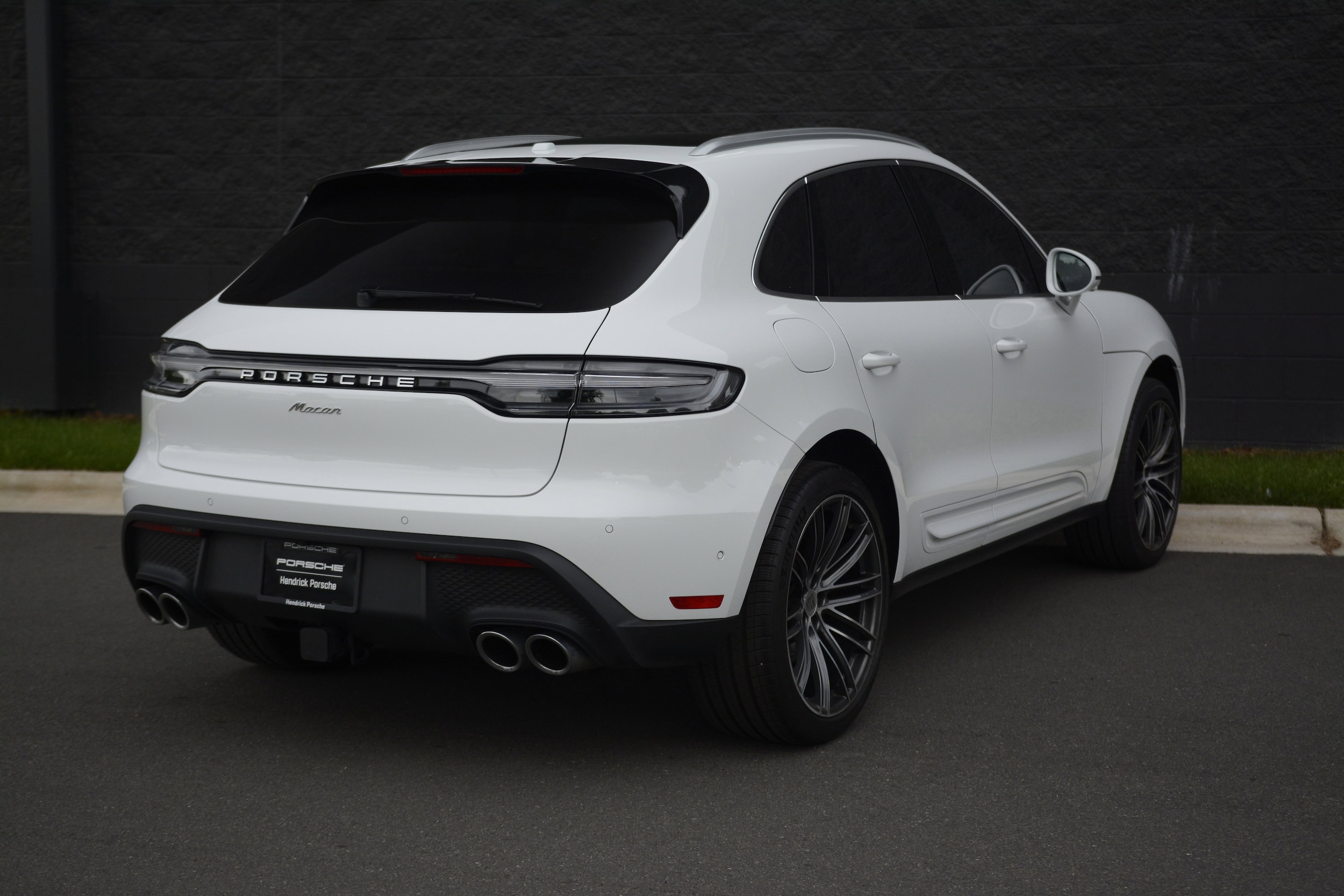 2026 Porsche Macan photo 6