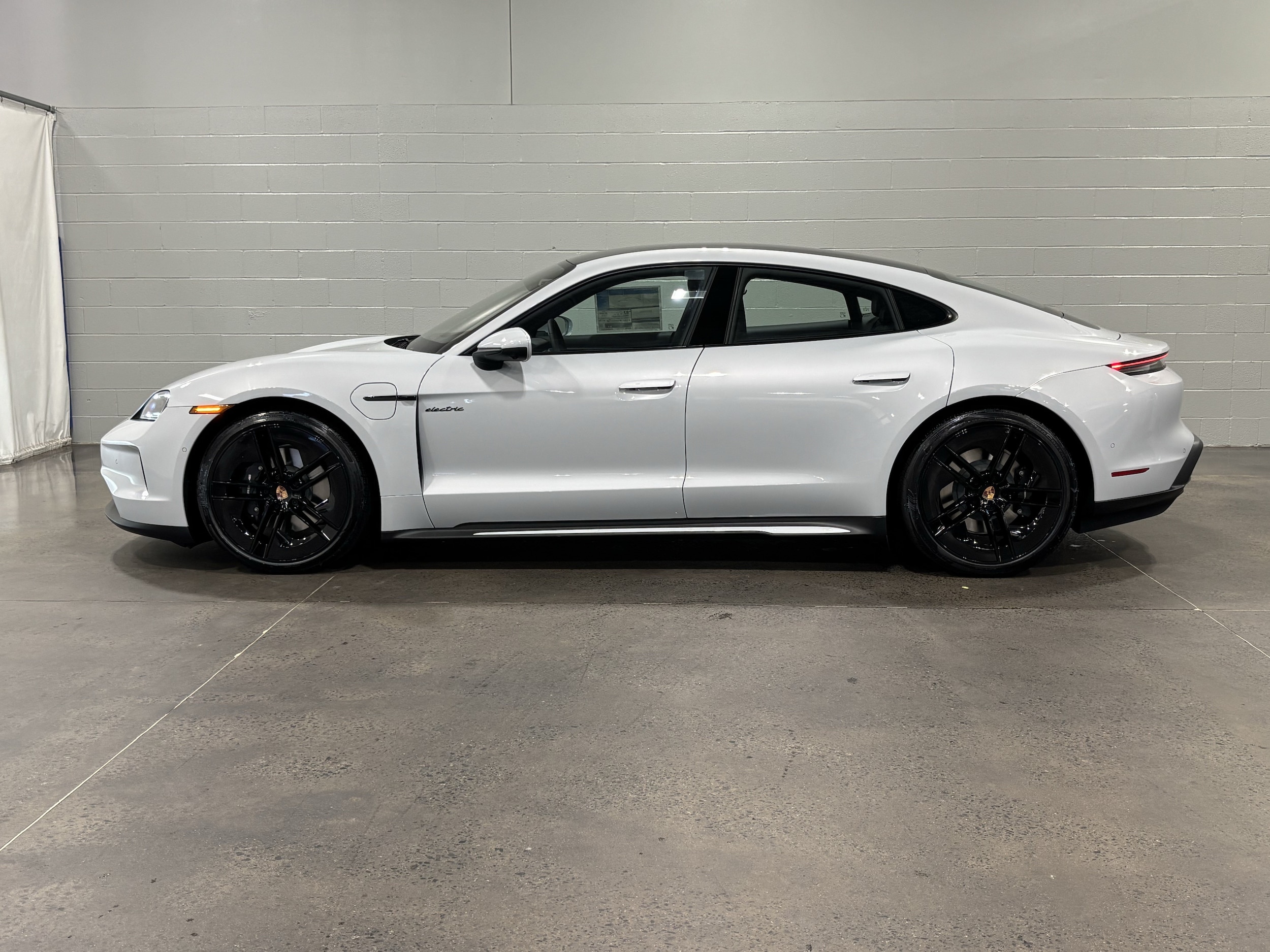 Porsche Taycan 4