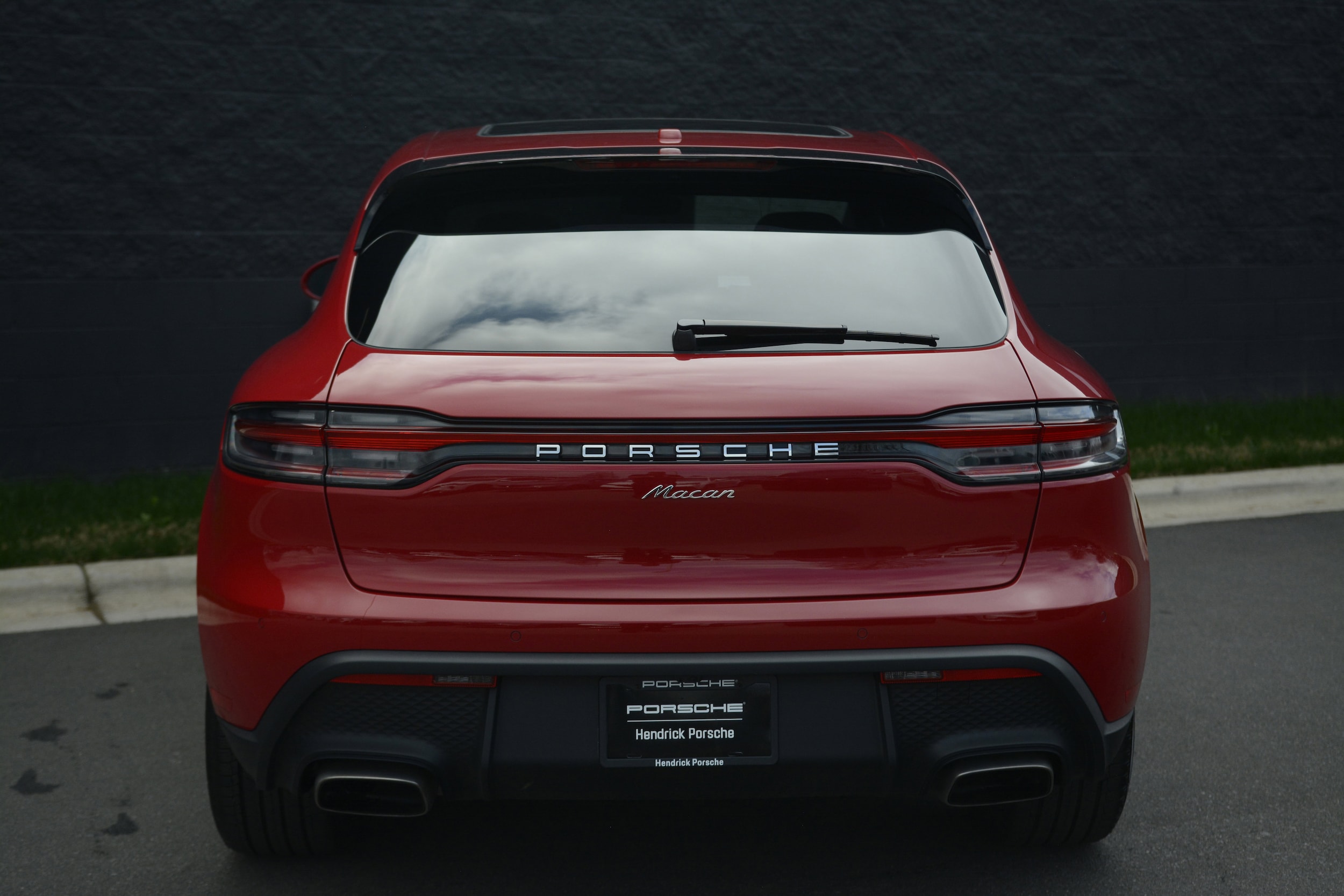 2025 Porsche Macan photo 5