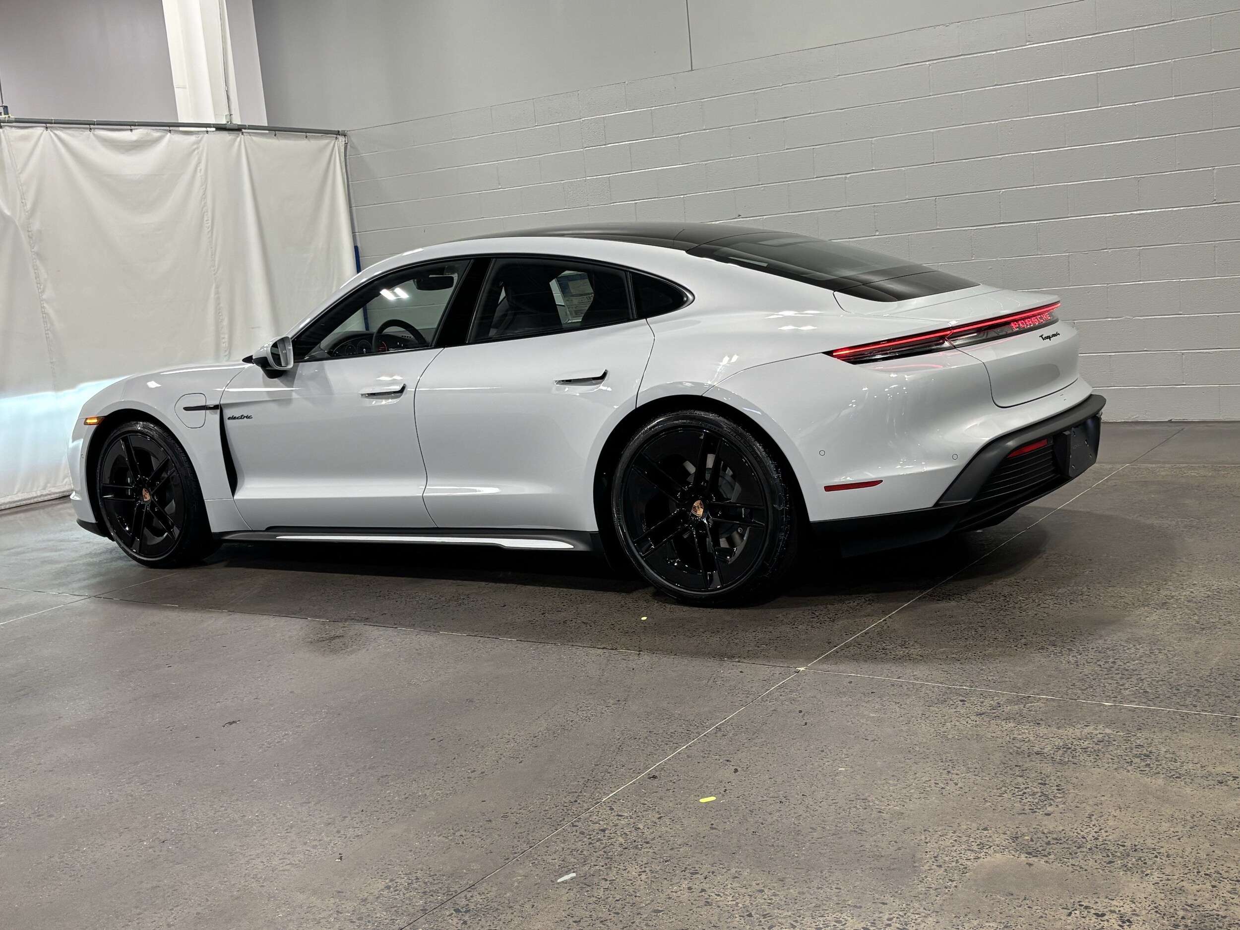 Porsche Taycan 4