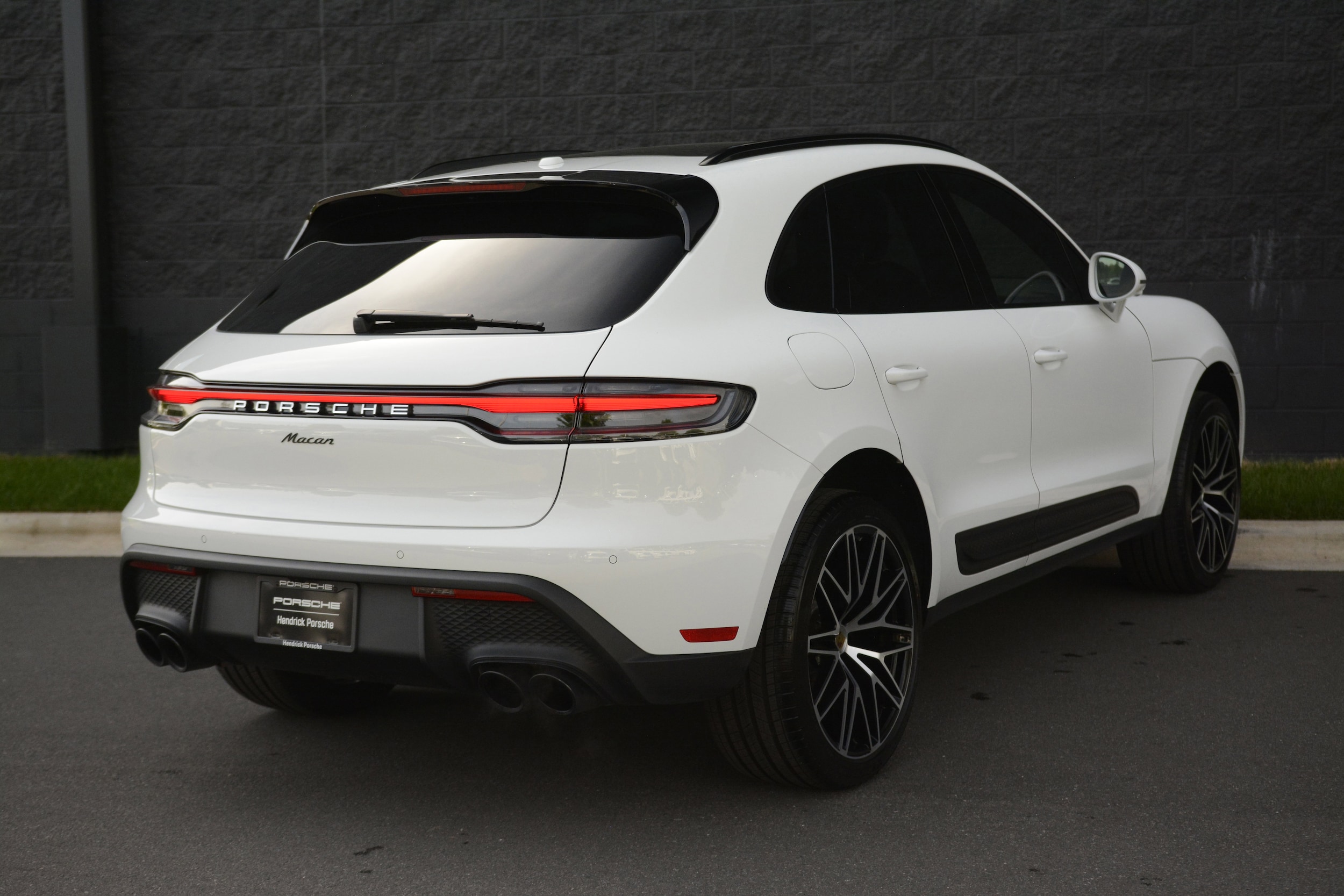 2026 Porsche Macan photo 6