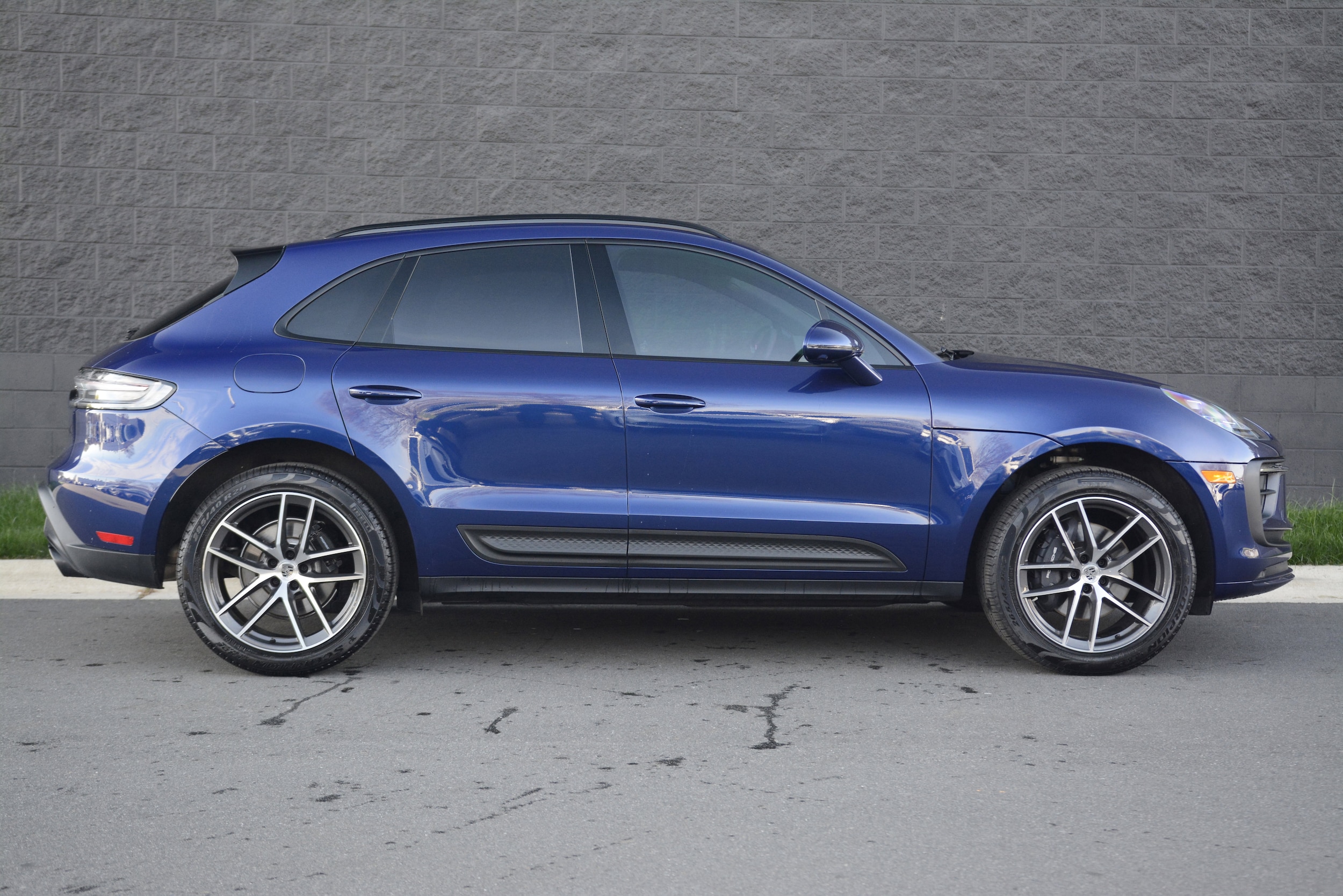 2026 Porsche Macan photo 3
