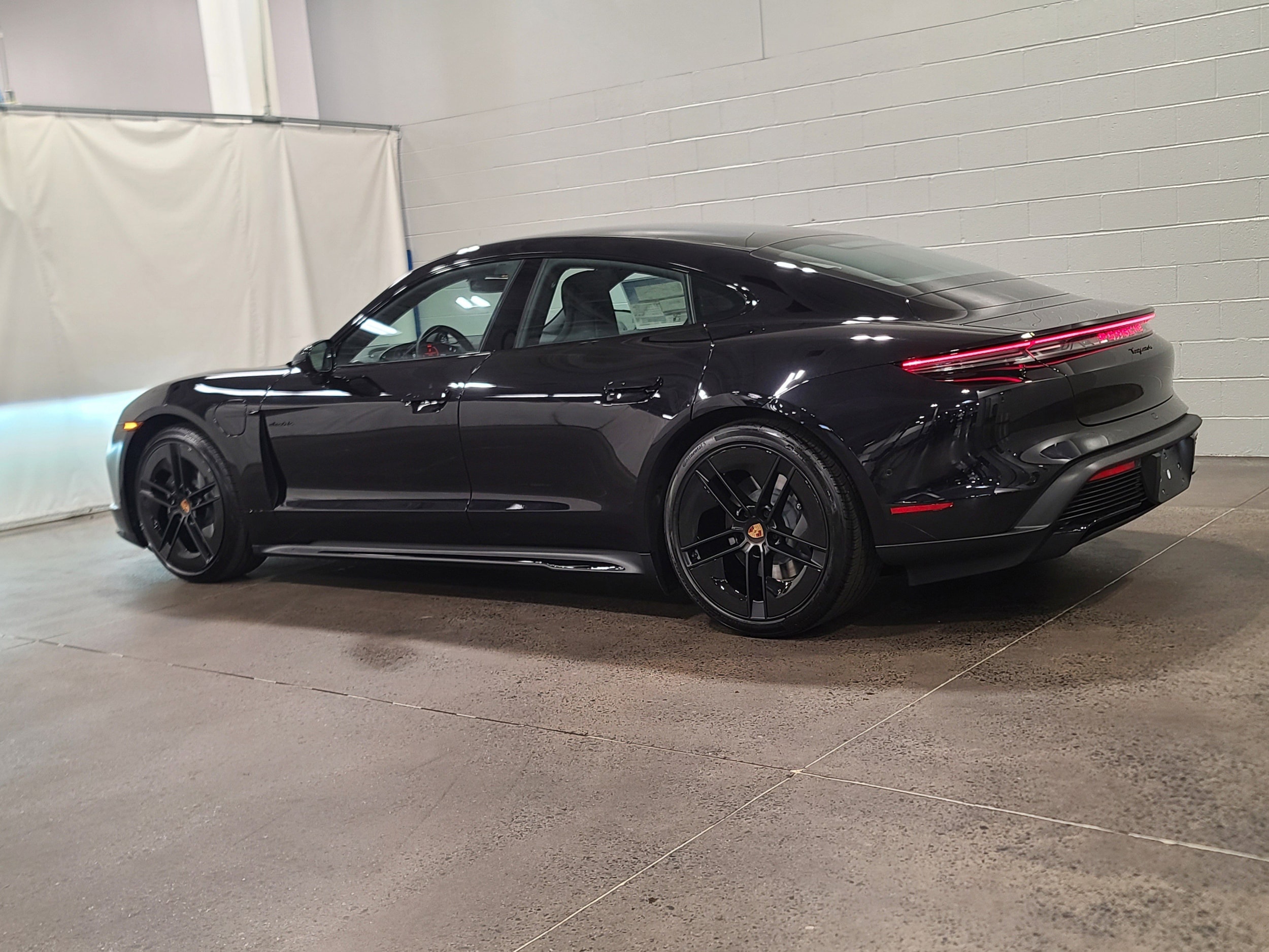 Porsche Taycan 4 Black Edition