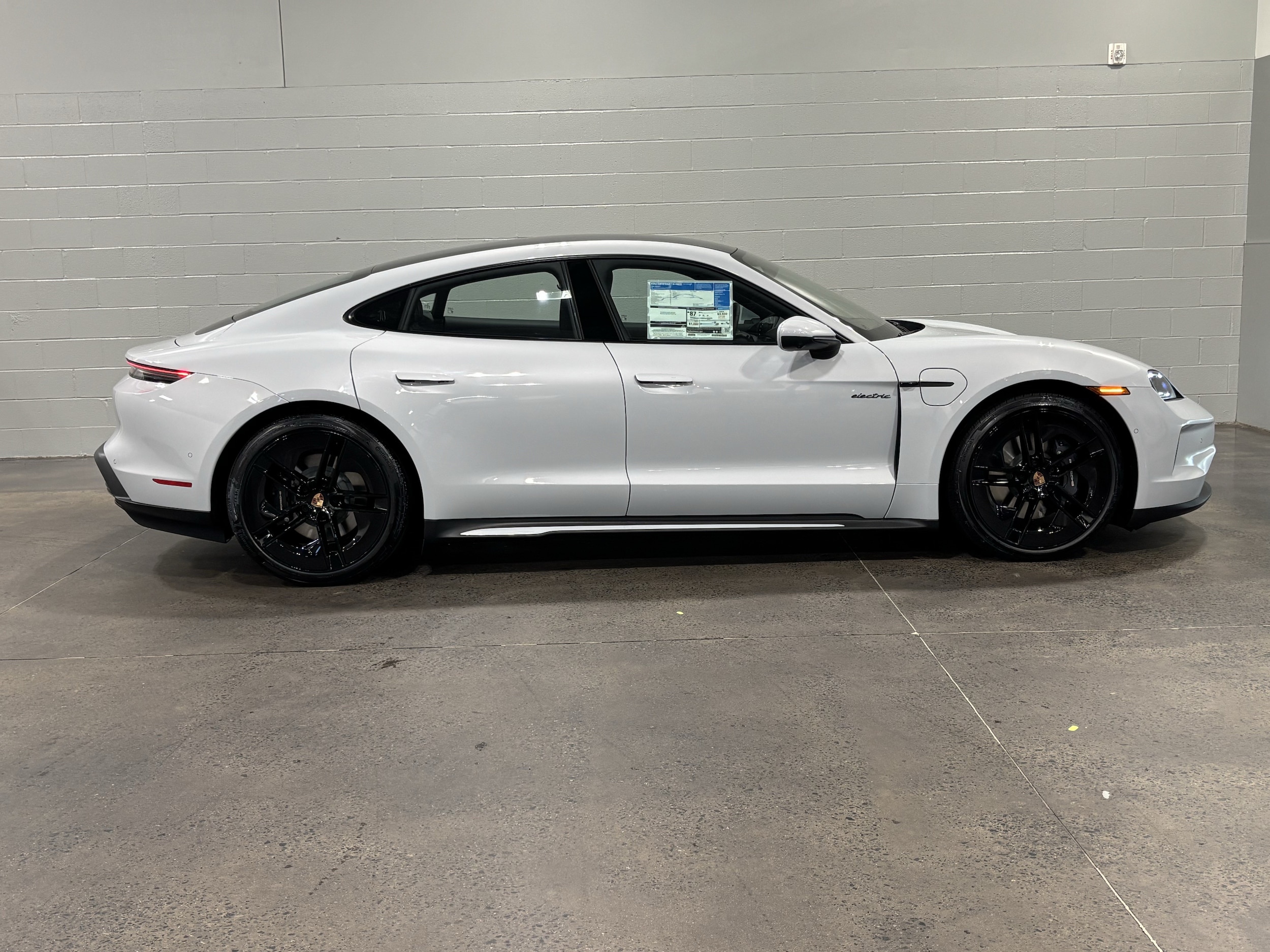 Porsche Taycan 4
