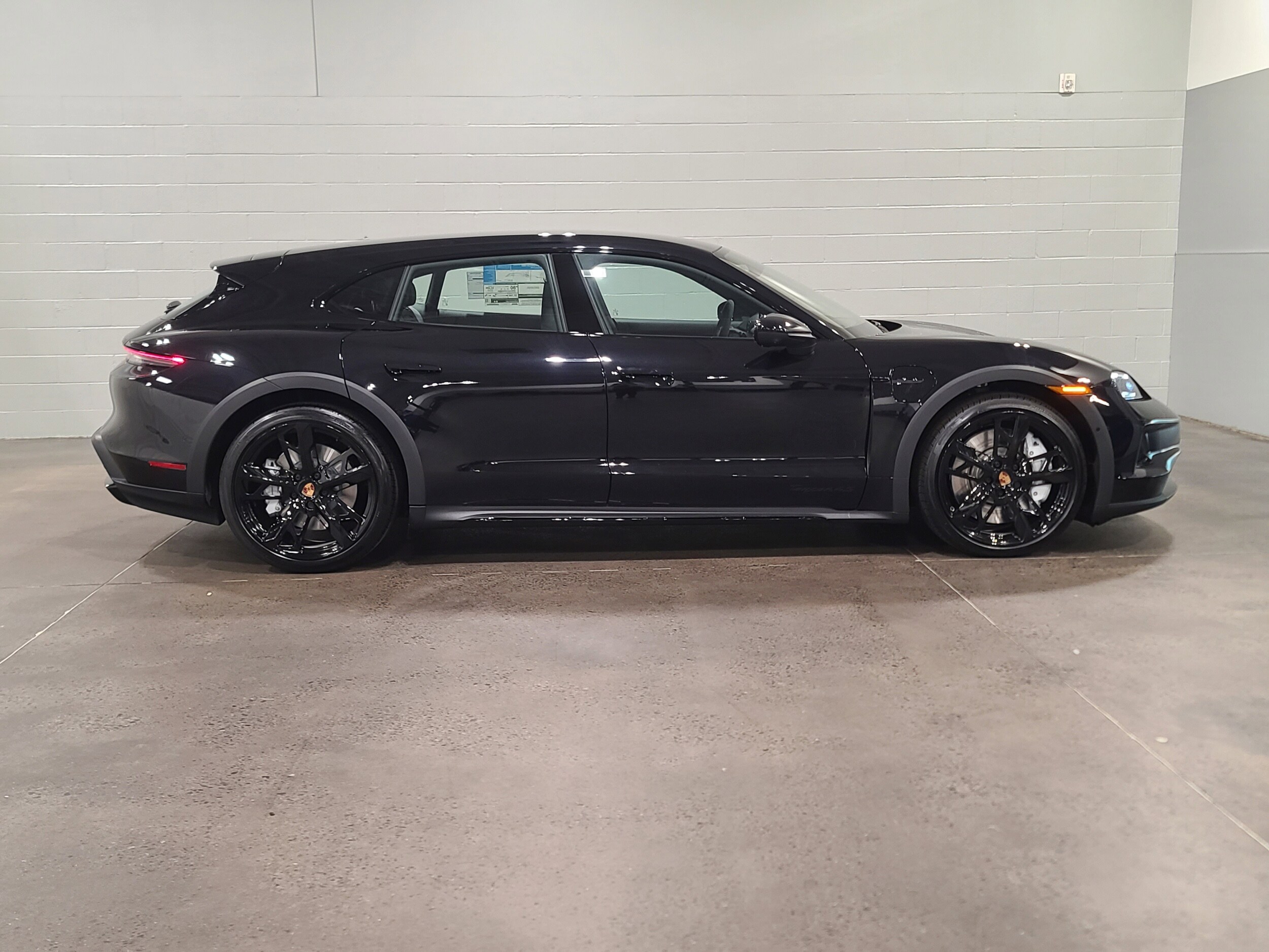 Porsche Taycan Cross Turismo 4S