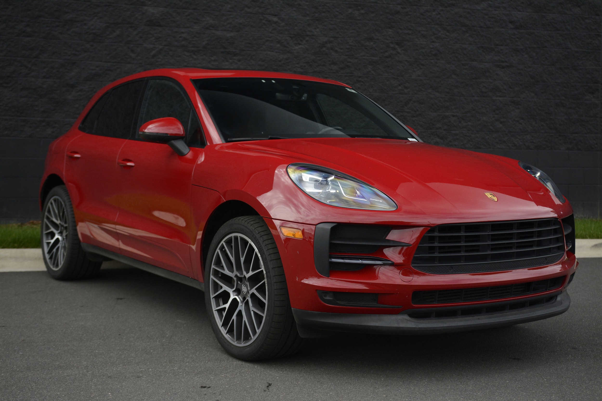 2020 Porsche Macan photo 3