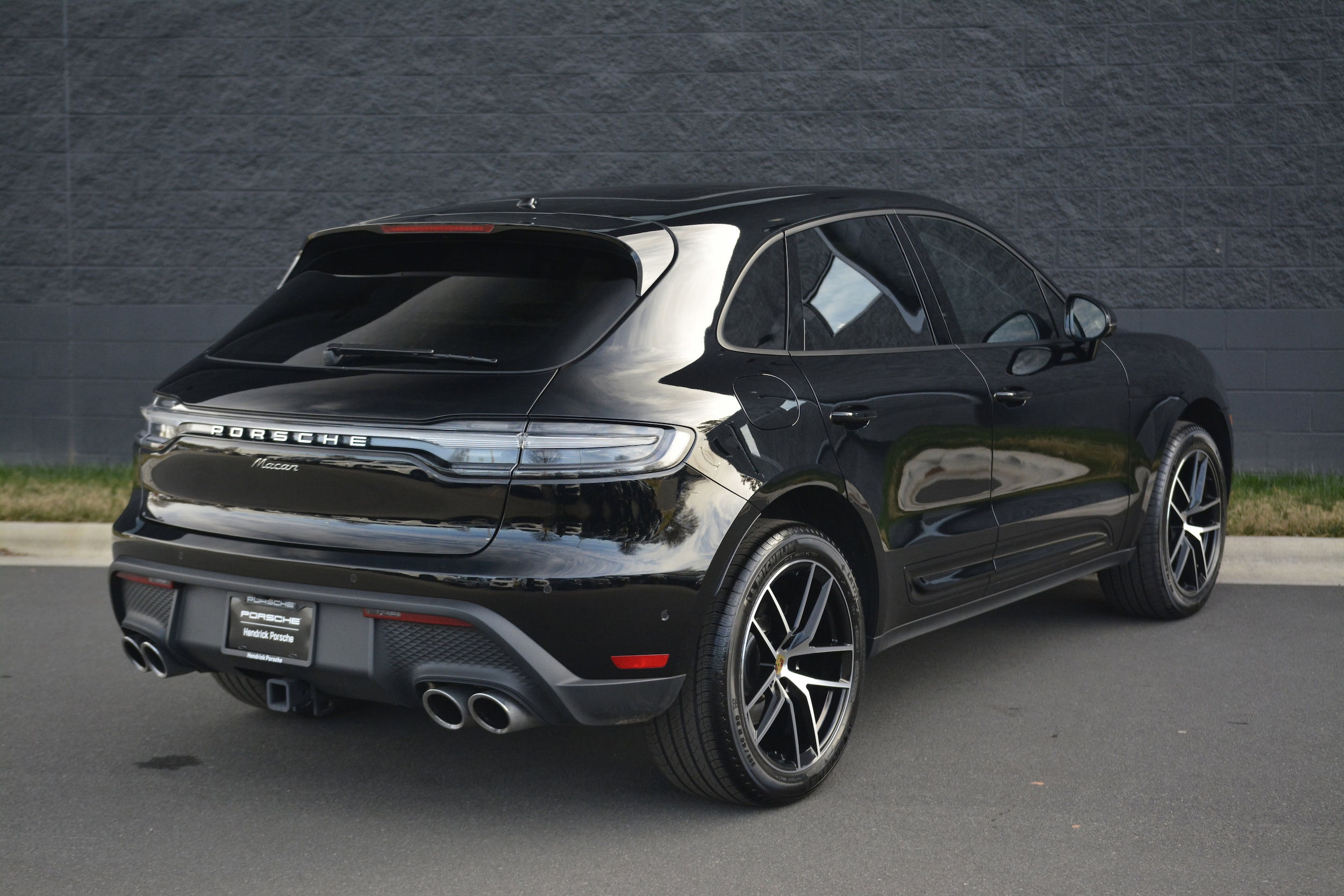 2025 Porsche Macan photo 6