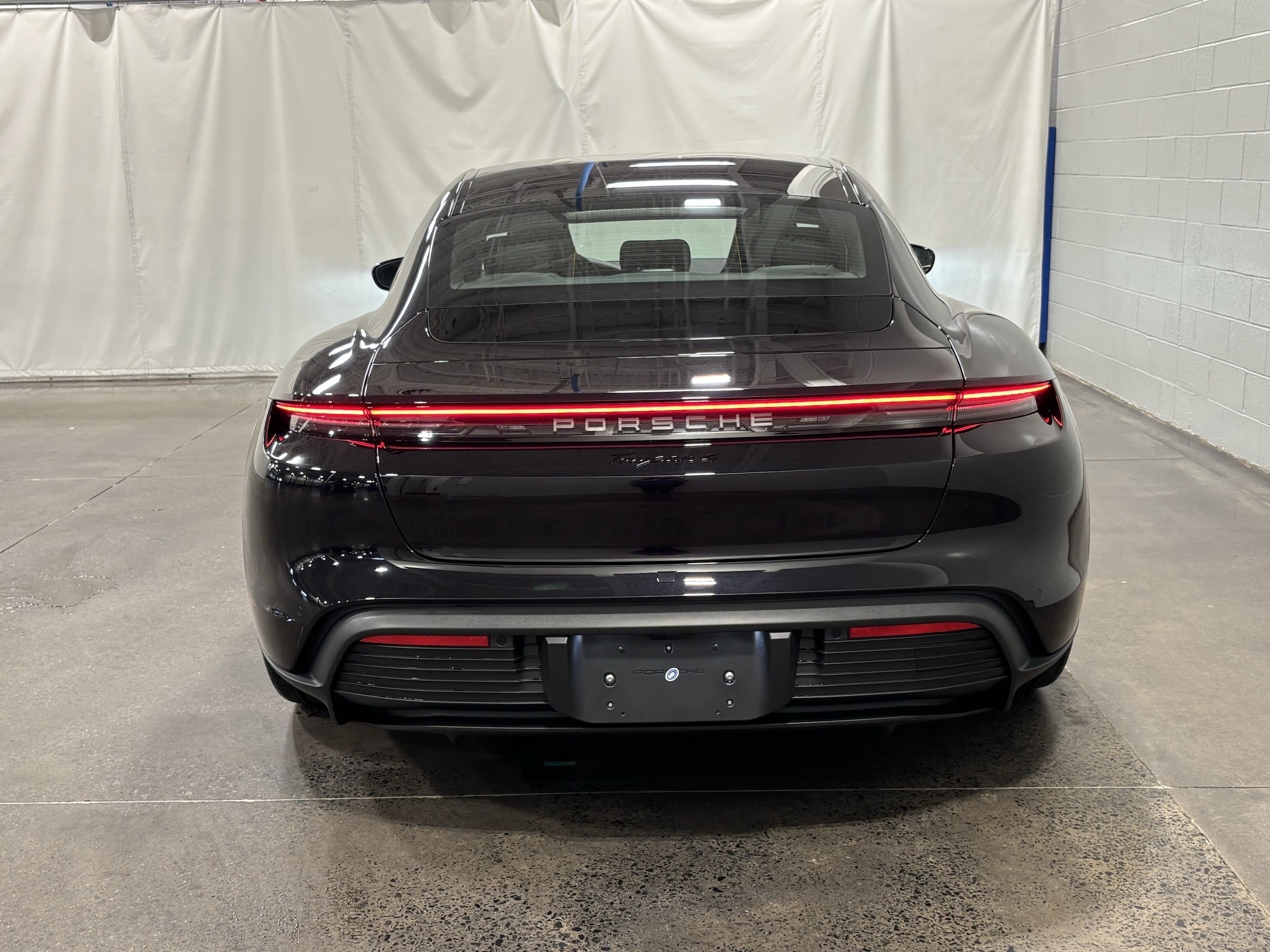 Porsche Taycan 4
