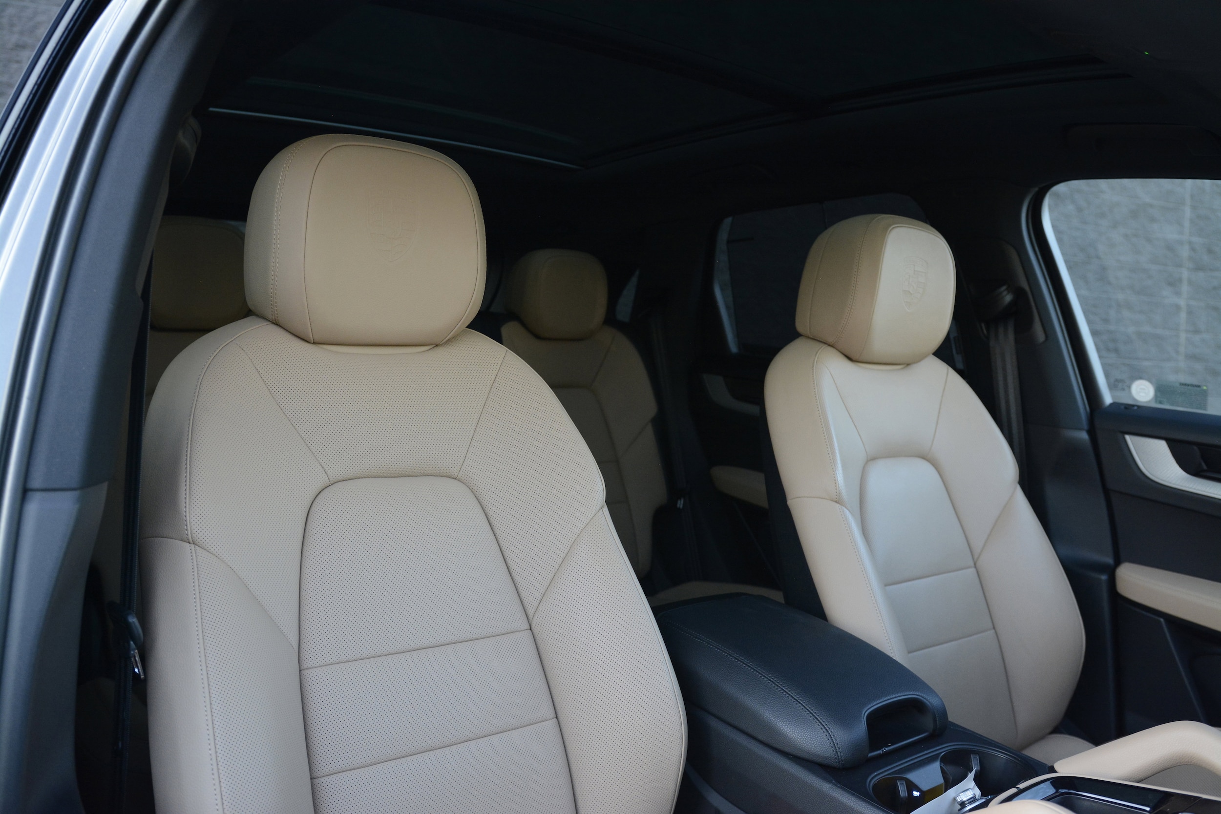 2025 Porsche Cayenne E-Hybrid photo 4