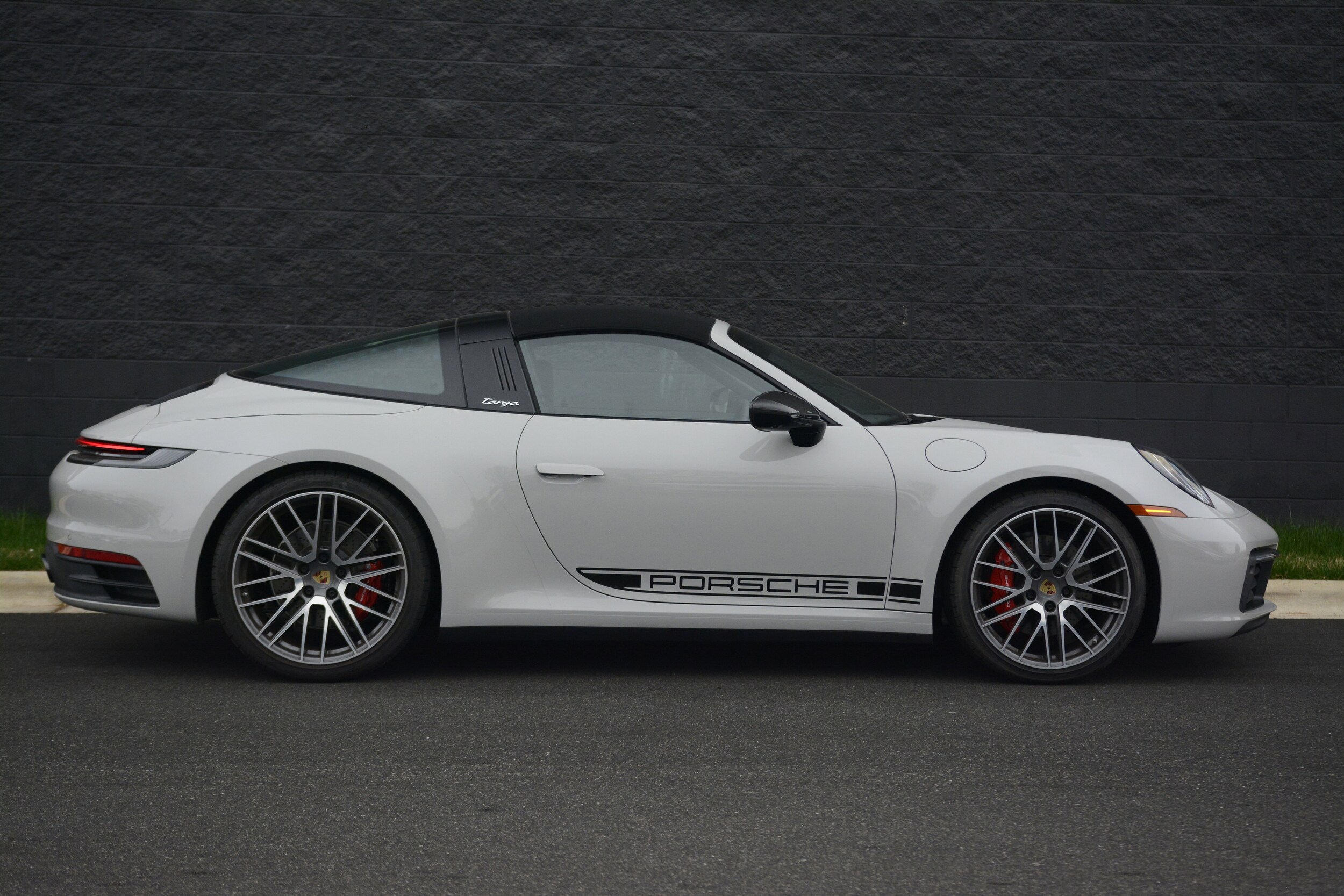 2024 Porsche 911 Targa 4S photo 3