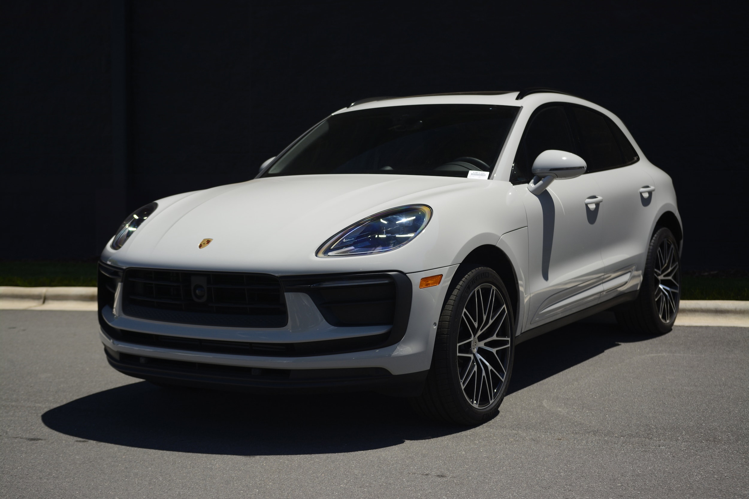 2026 Porsche Macan -'s photo