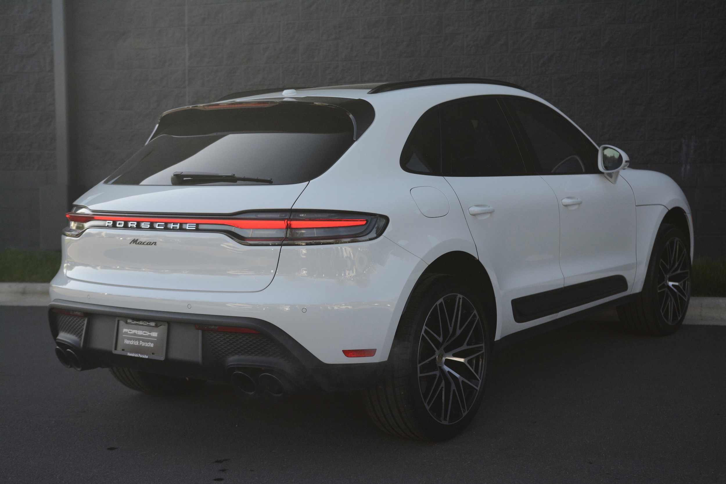 2026 Porsche Macan photo 6