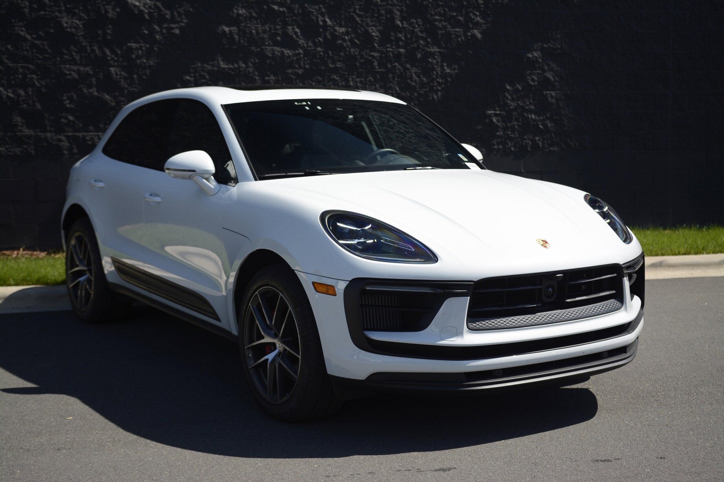 2022 Porsche Macan S photo 3