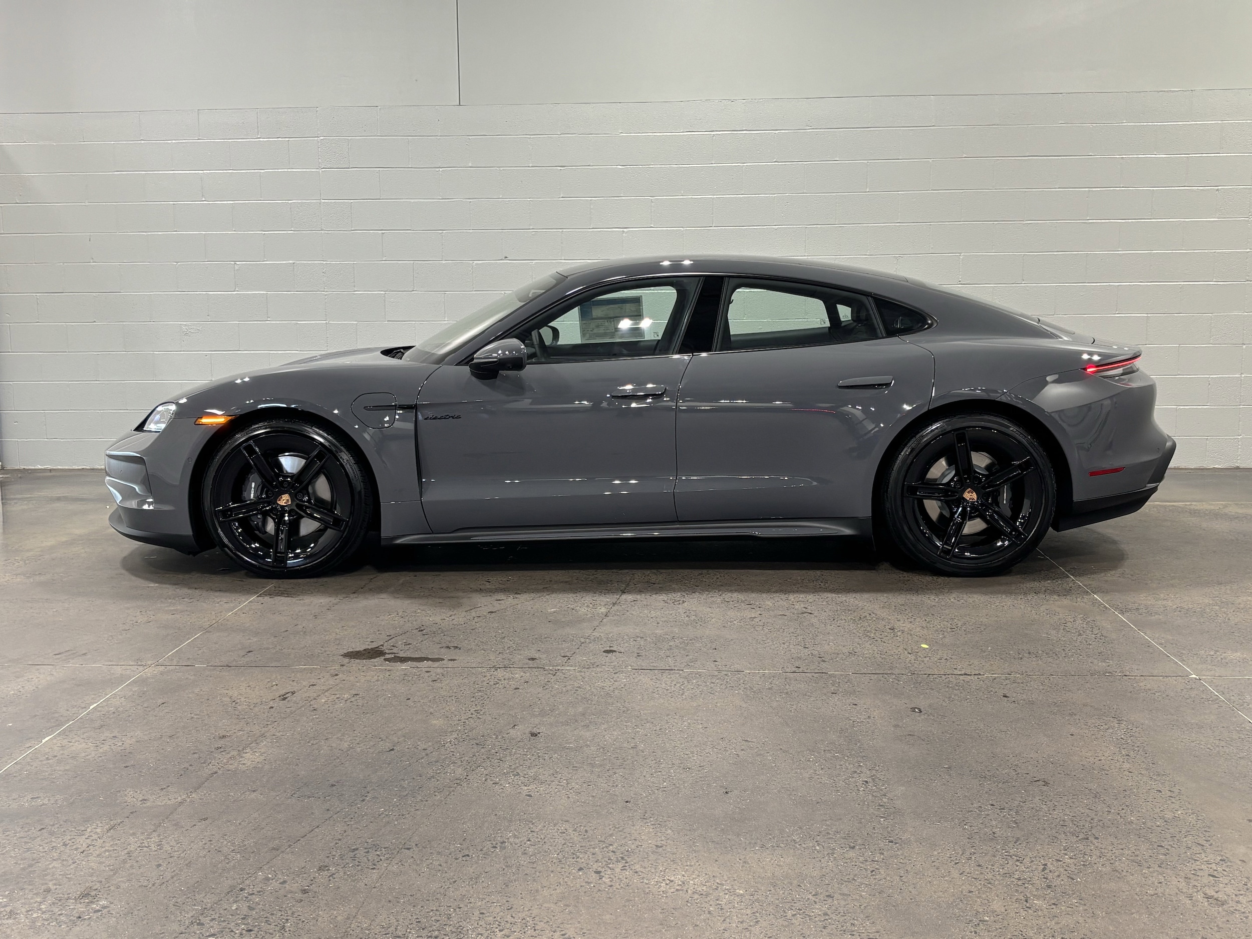 Porsche Taycan 4