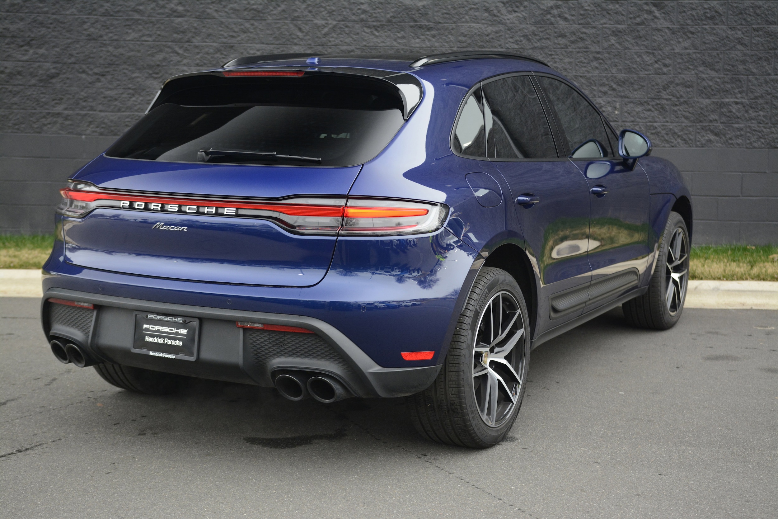 2025 Porsche Macan photo 6