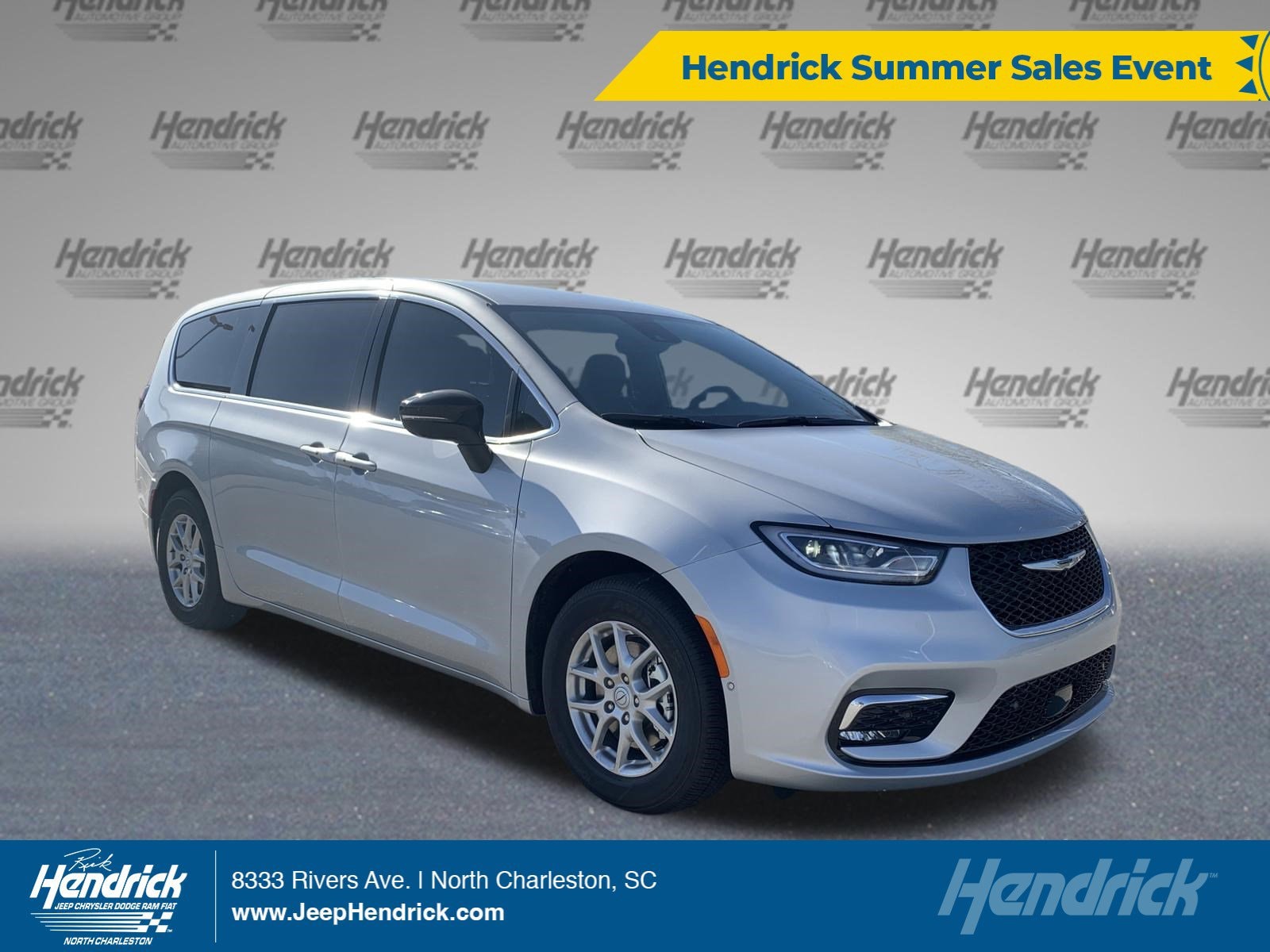 2026 Chrysler Pacifica Select's photo