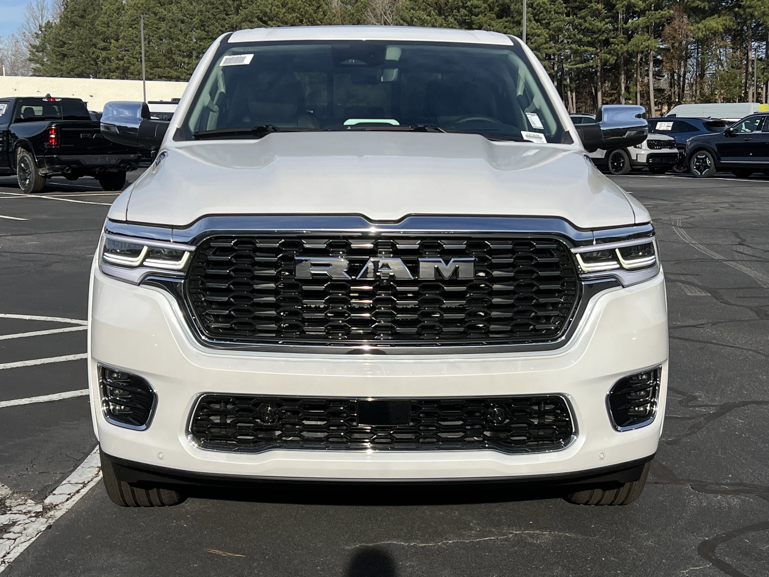 New Ivory White Tri-Coat Pearlcoat 2026 Ram 1500 Tungsten in