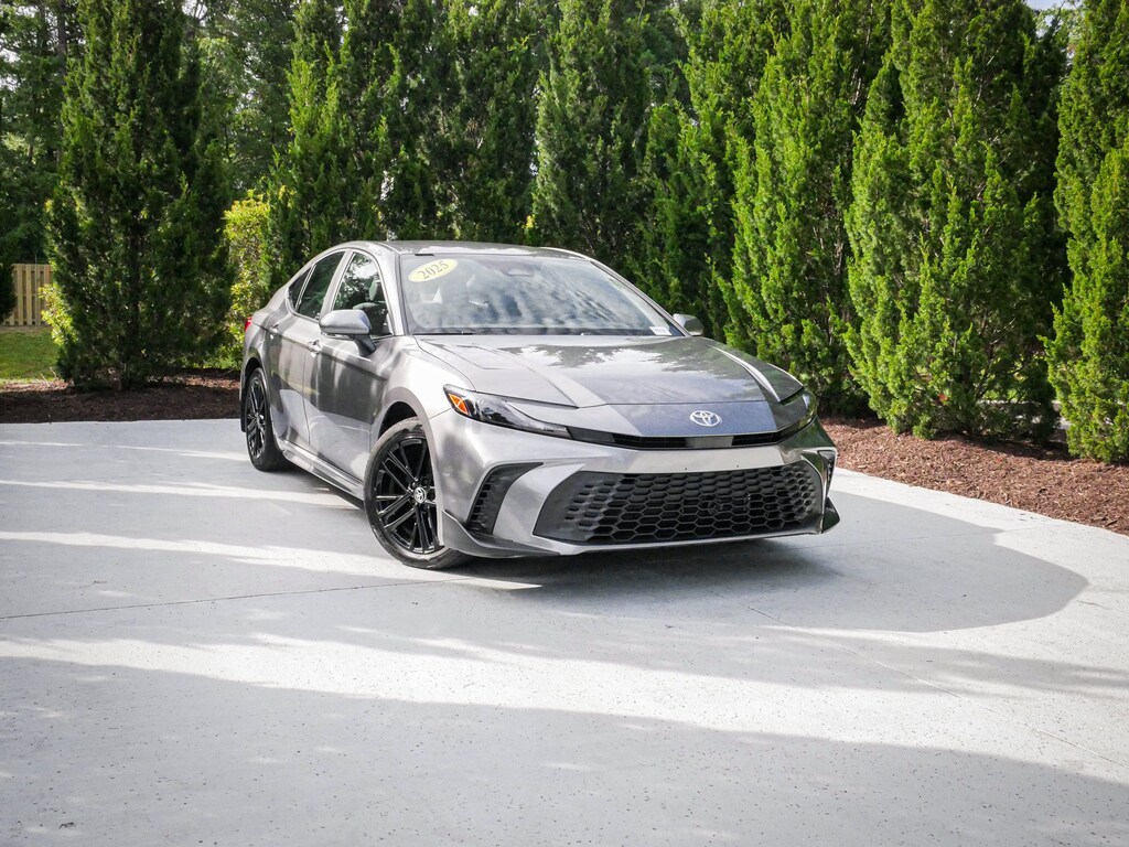 Used 2025 Toyota Camry SE Sedan