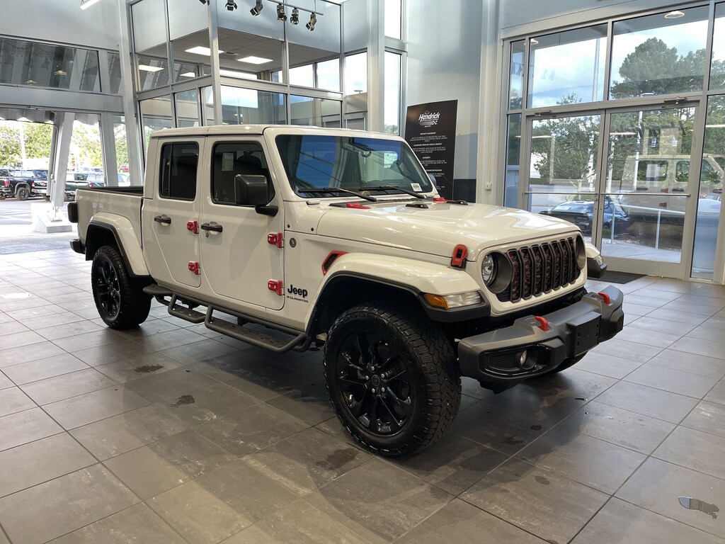 Used 2025 Jeep Gladiator Nighthawk Pickup