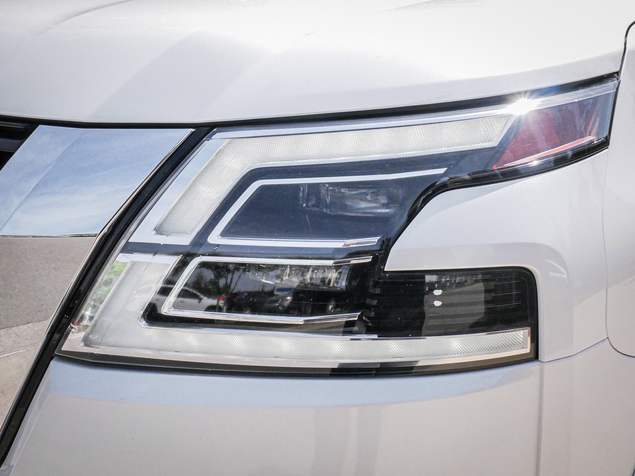 2024 Nissan Armada SL photo 4