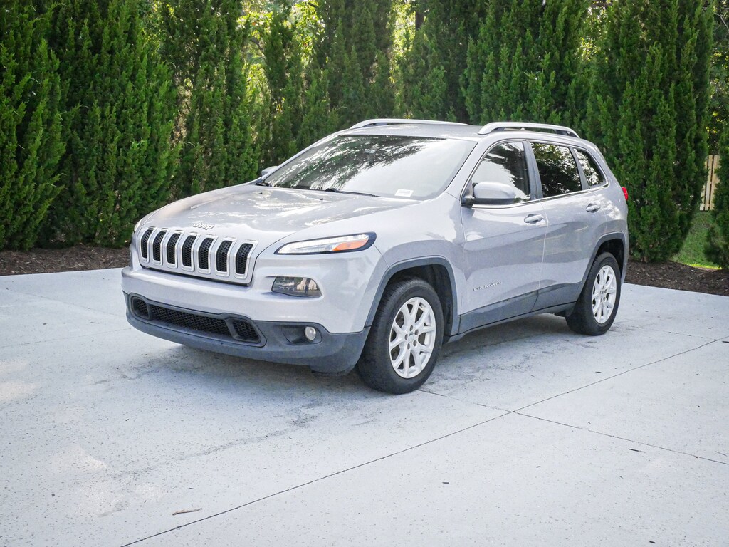 Used 2018 Jeep Cherokee Latitude SUV